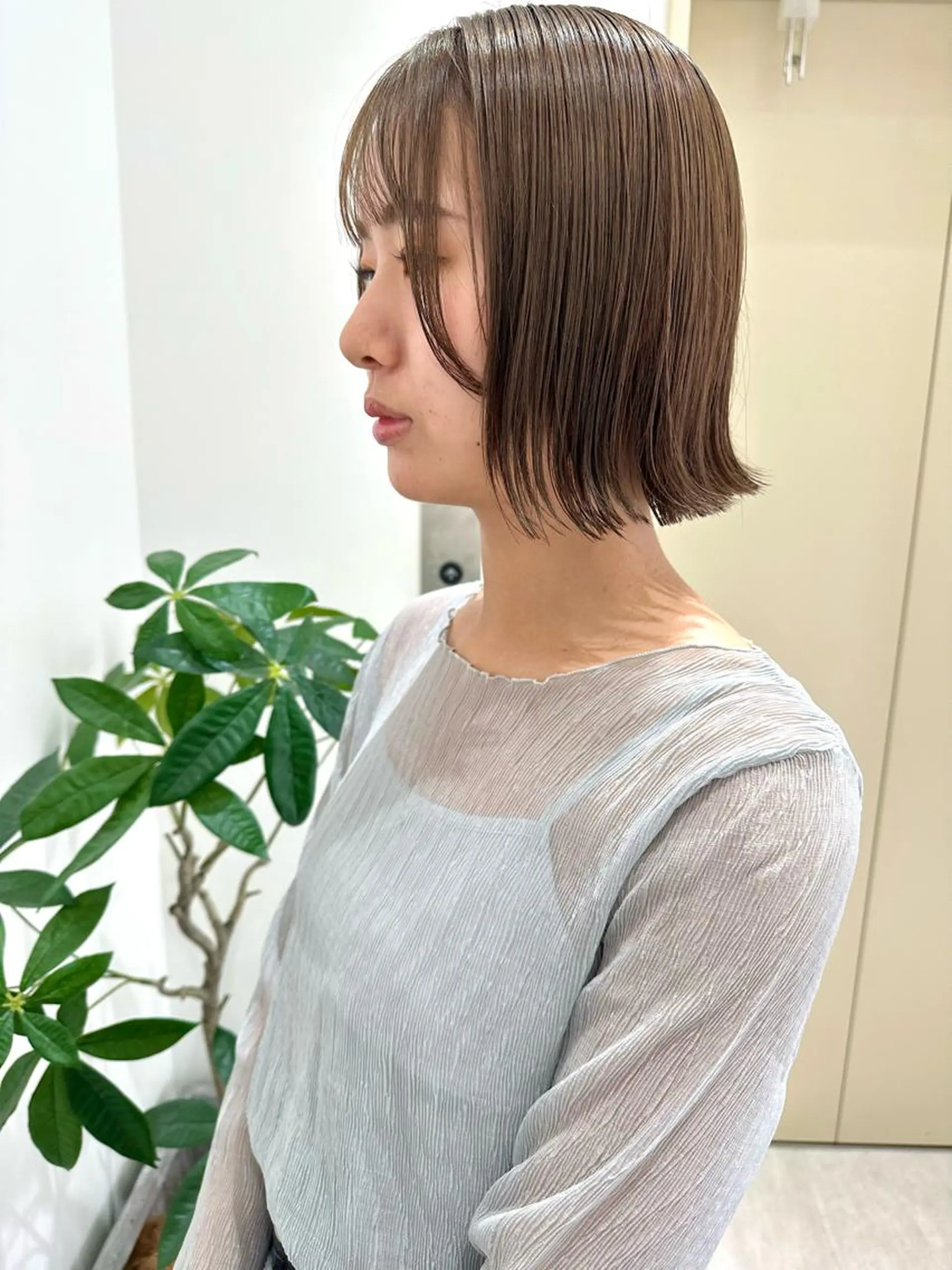 ミディアム カラー 切りっぱなしボブ ベージュカラー オリーブベージュ ボブ カット ヘアカラー トリートメント レイヤー/ボブ/ 顔周り/yukinaのヘアスタイル