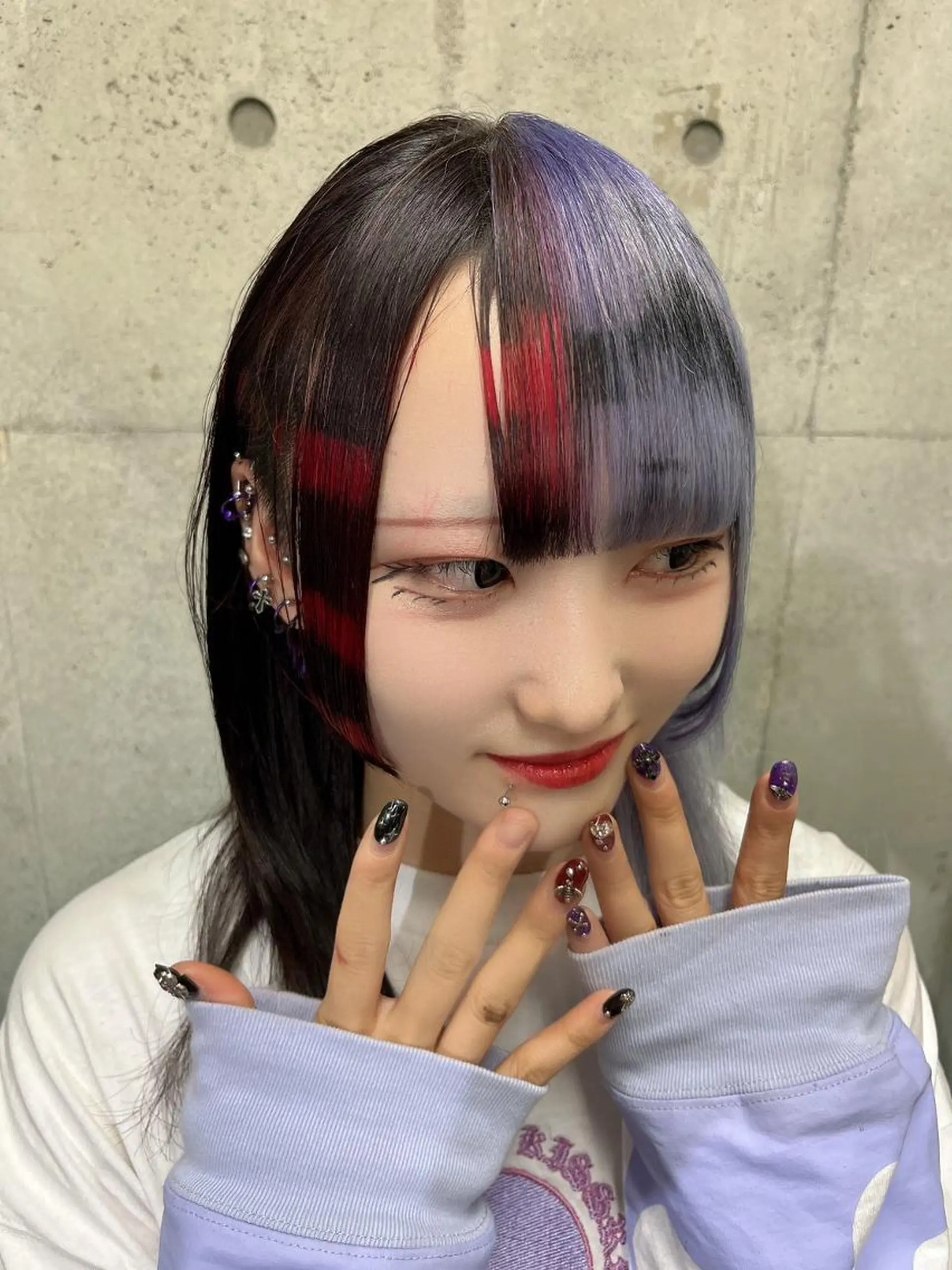 カラー ウルフカットデザイン カラー特化アールイーのヘアスタイル