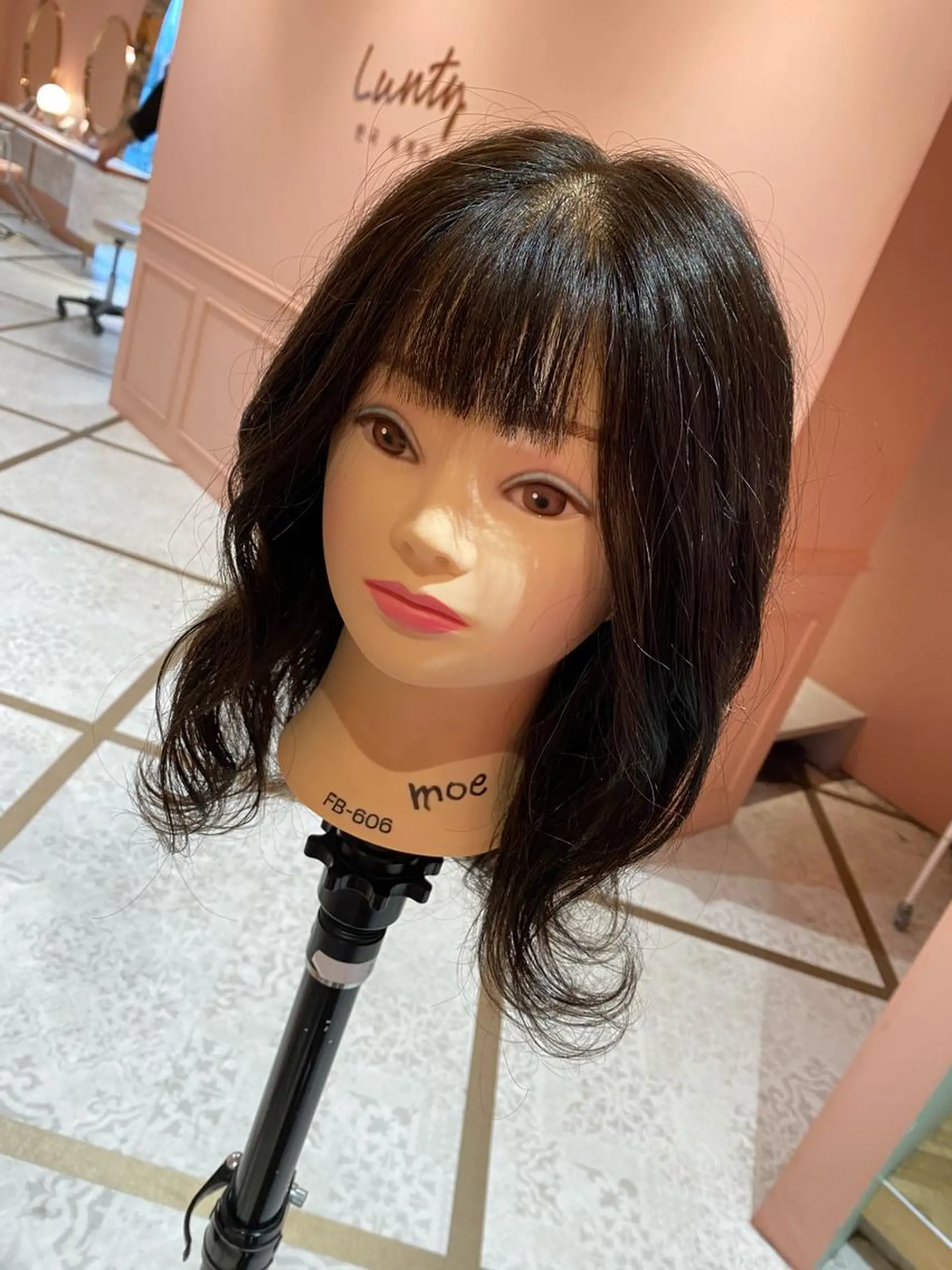 セミロング MOE🐈‍⬛🎀 エクステ/ワンホンのヘアスタイル