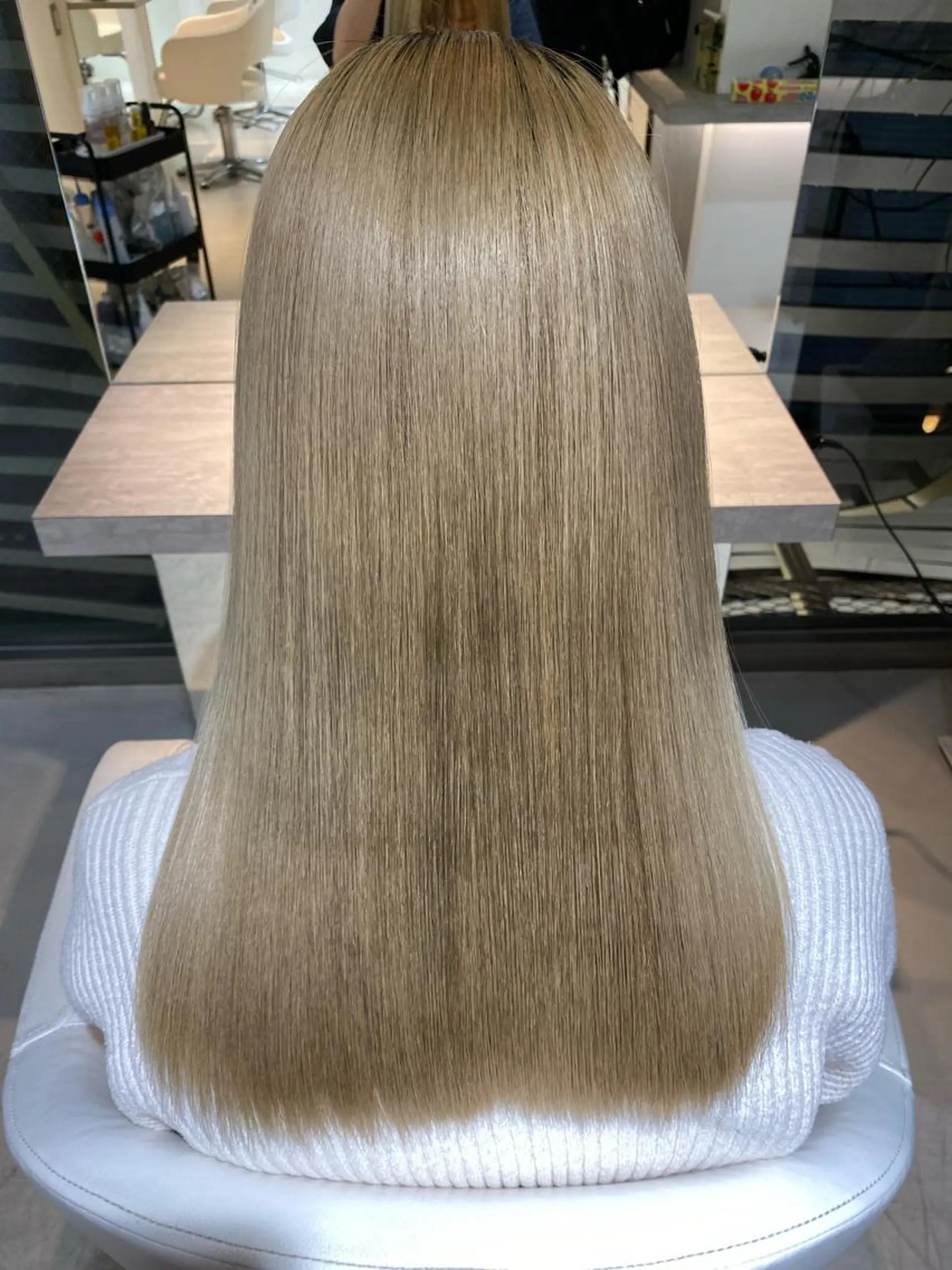 セミロング カラー キッズ ネイル マツエク・マツパ アイブロウ ショートボブ アディクシーカラー アクアカラー ブリーチ ケアブリーチ トリートメント 🎗美髪艶髪🫧髪質 改善特化🥇菊地のヘアスタイル