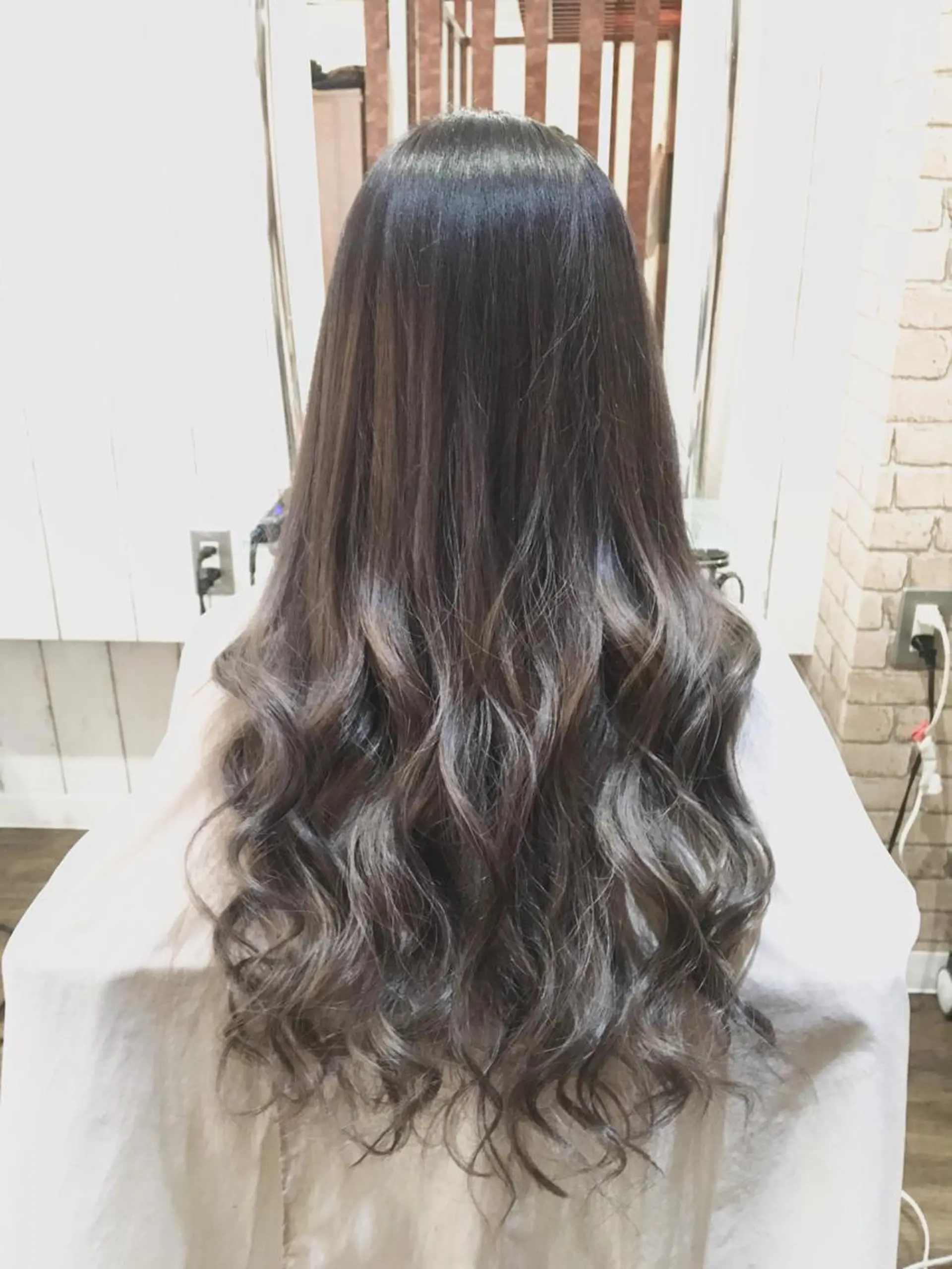 ロング カラー ヘアアレンジ ブリーチ ダークグレー ダークグレージュ グラデーションカラー グレージュ RecheRche【池袋】所属・👑指名率No.1 👑坂口飛翔のヘアスタイル
