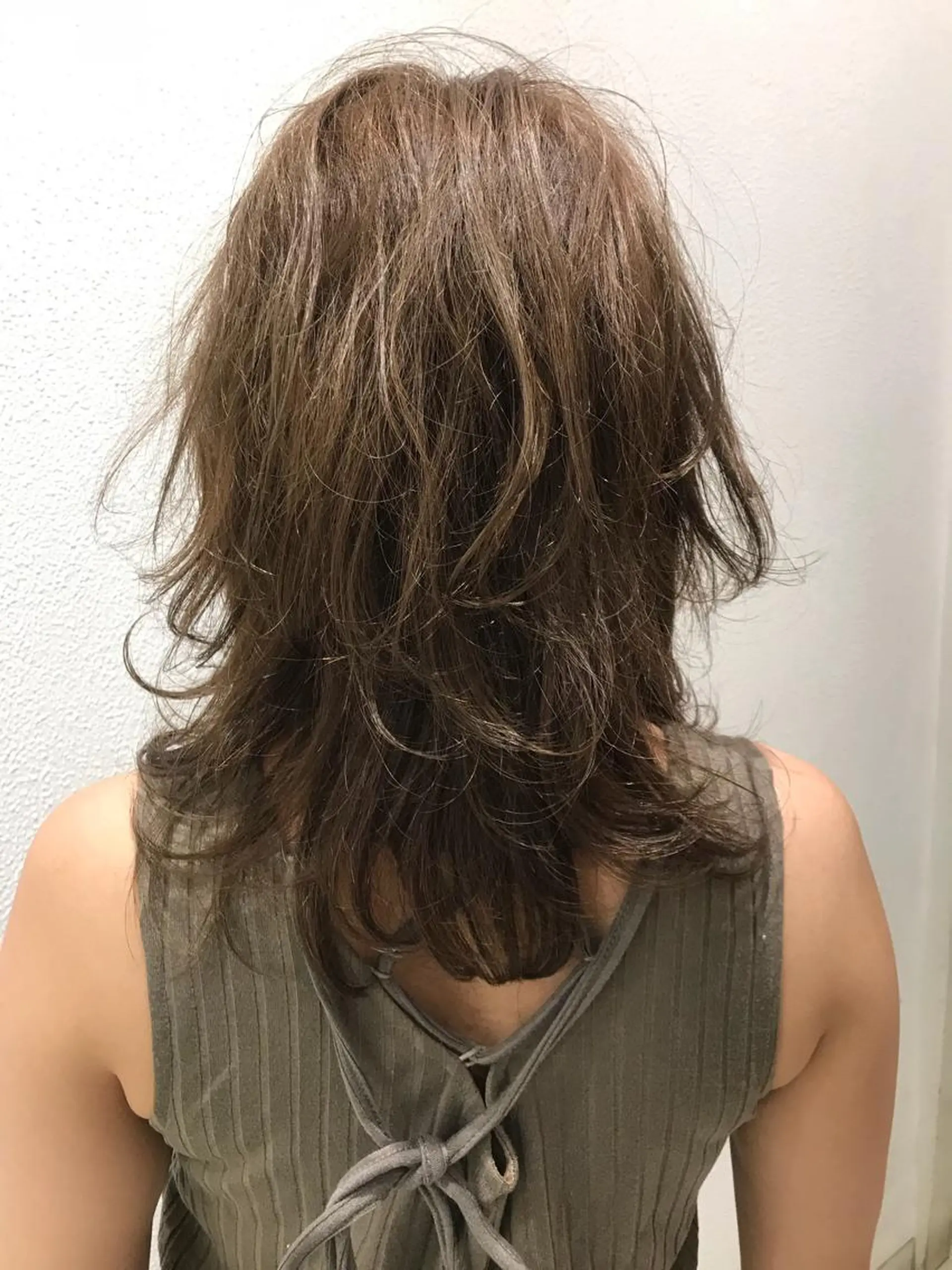 ミディアム カラー ベージュカラー レイヤーカット ウルフカット ウエモト　タク ショート/レイヤーのヘアスタイル