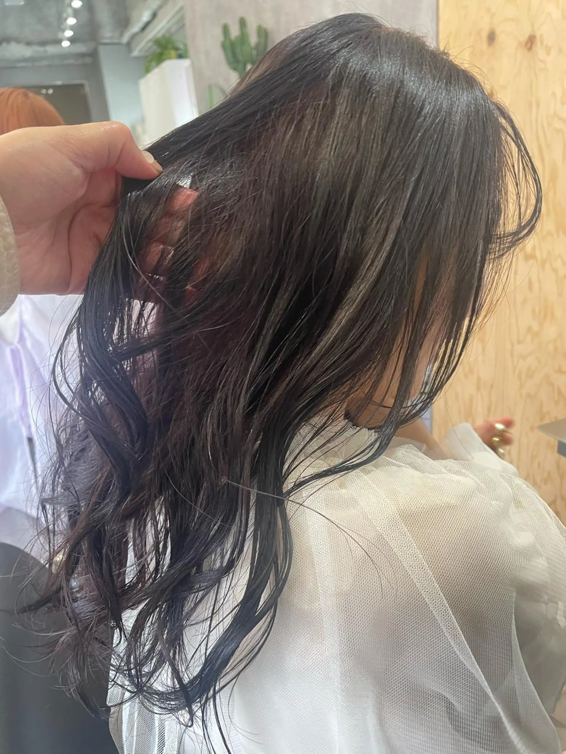 セミロング カラー ブリーチ 透明感カラー yui/ layer cutのヘアスタイル