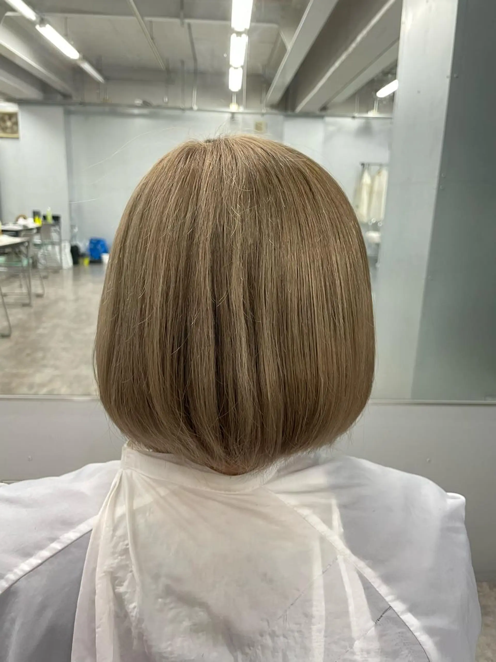 ショート カラー ベージュカラー ハイトーンカラー ハイトーンベージュ 荒木 友那のヘアスタイル