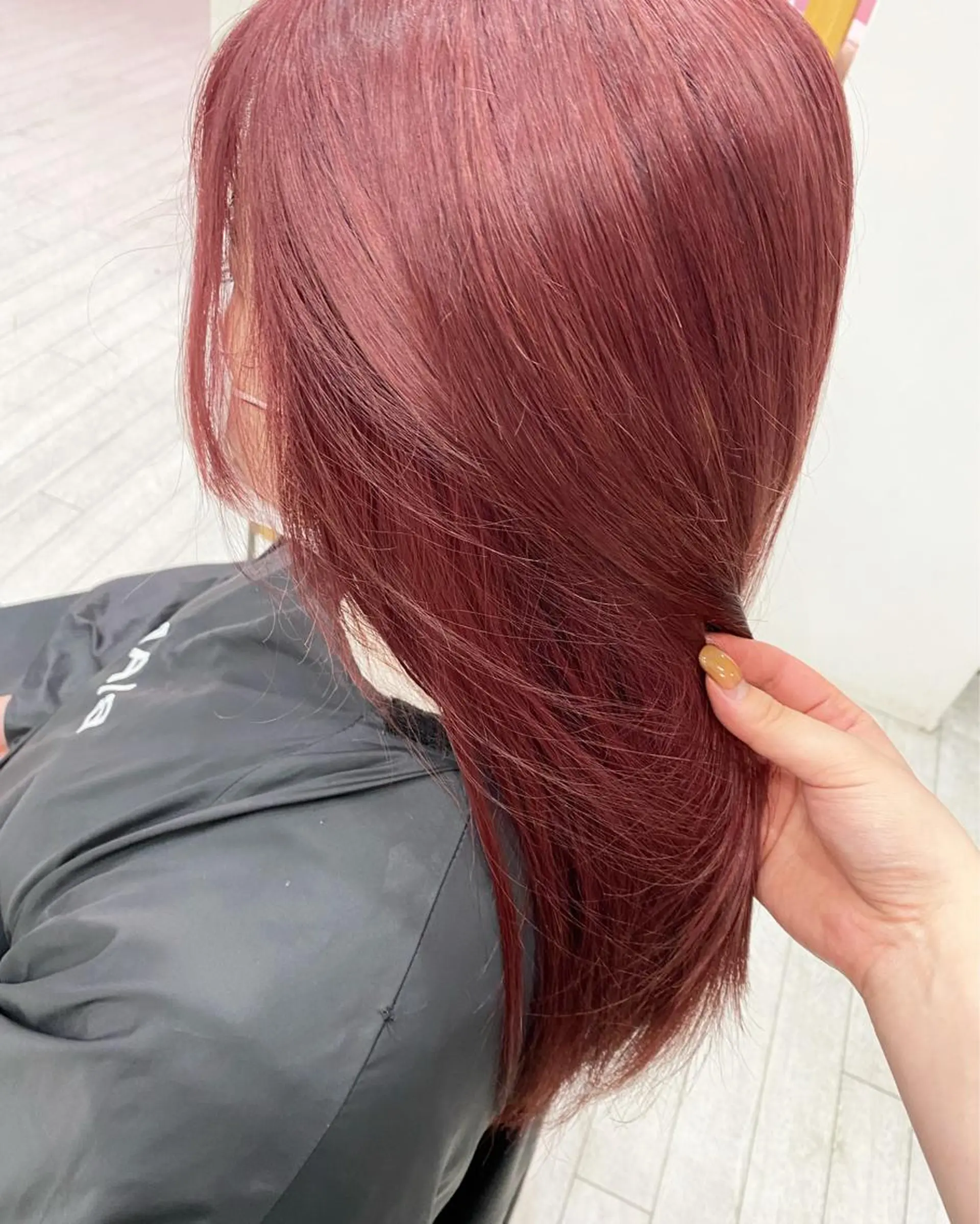 セミロング カラー 内田 穂乃香のヘアスタイル