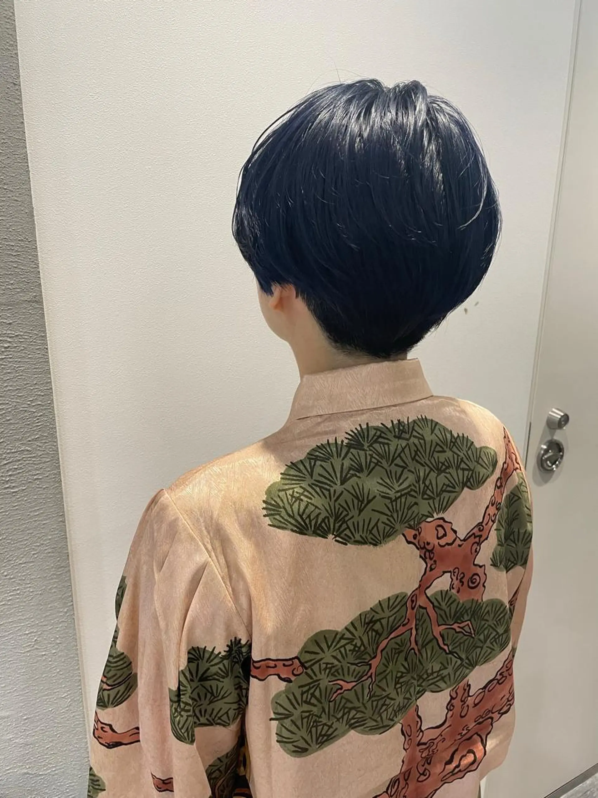 ショート カラー グレージュ ネイビーカラー 🌈ウルトワ水素 髪質改善naru🌈のヘアスタイル