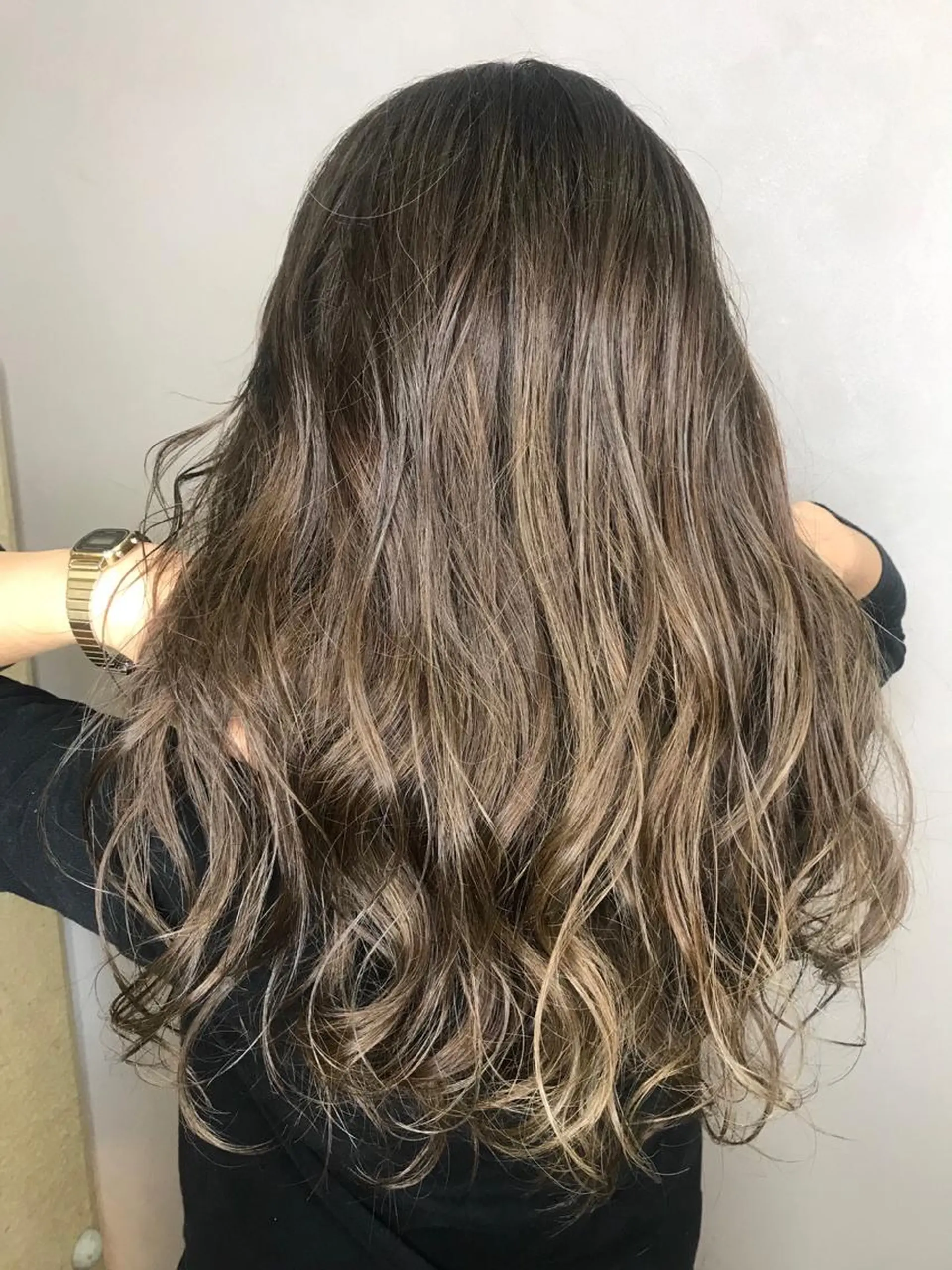 セミロング 3Dハイライト ハイライト カット ヘアカラー トリートメント トップスタイリスト 江口 稜亮のヘアスタイル