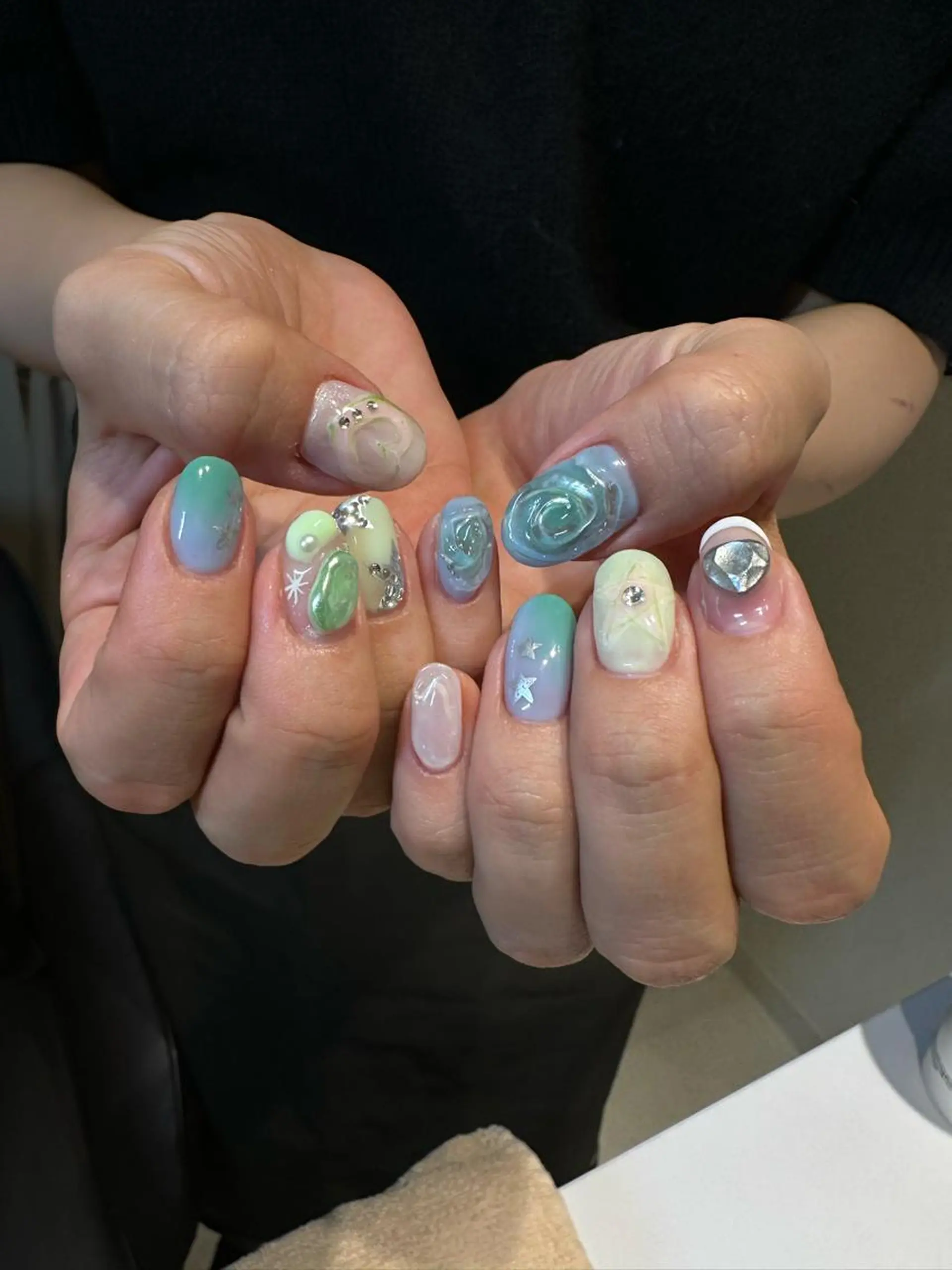 ネイル ハンドネイル AOI✩⡱ y2kネイルのネイルデザイン