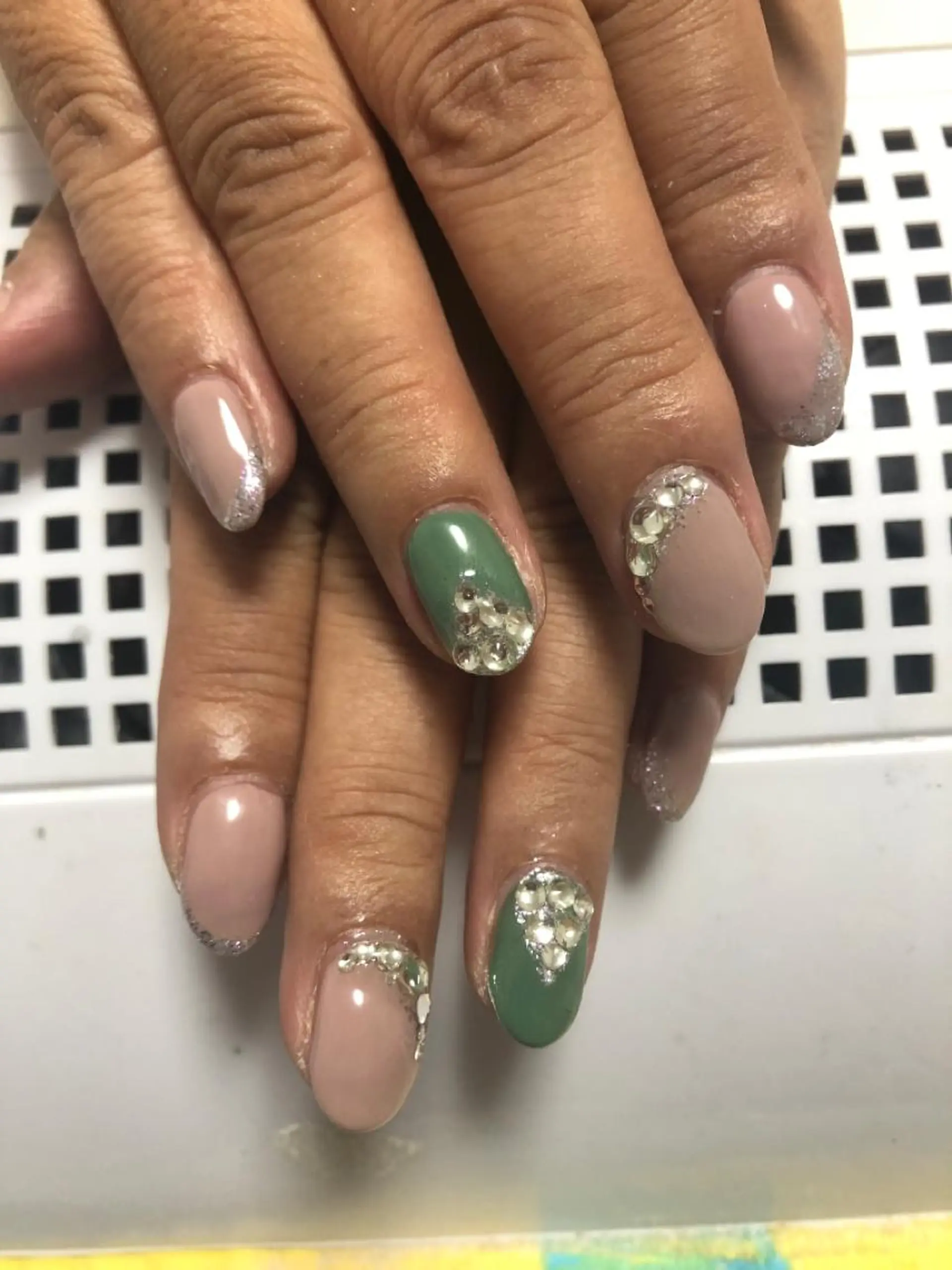 ミディアム ネイル 石谷 詩織のネイルデザイン