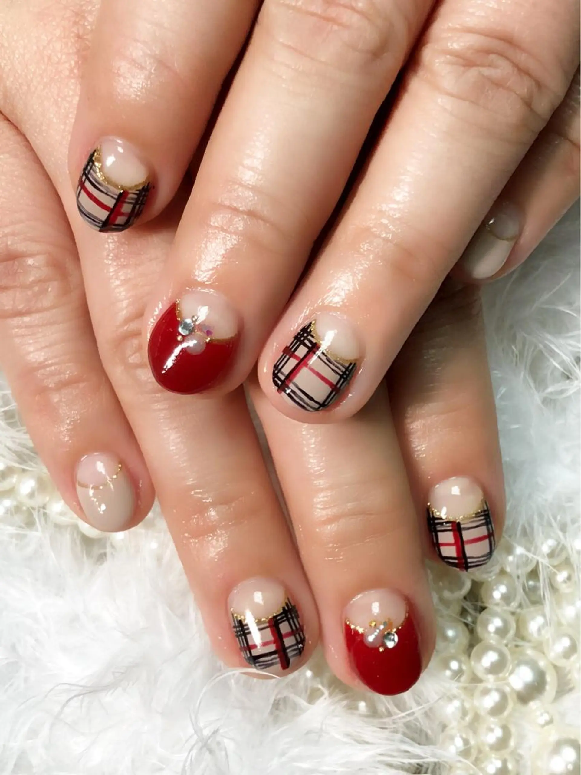 ショート ネイル ショートヘア フレンチネイル 赤色 ショートネイル シンプルネイル ハンドネイル CITRAtotal beautyのネイルデザイン