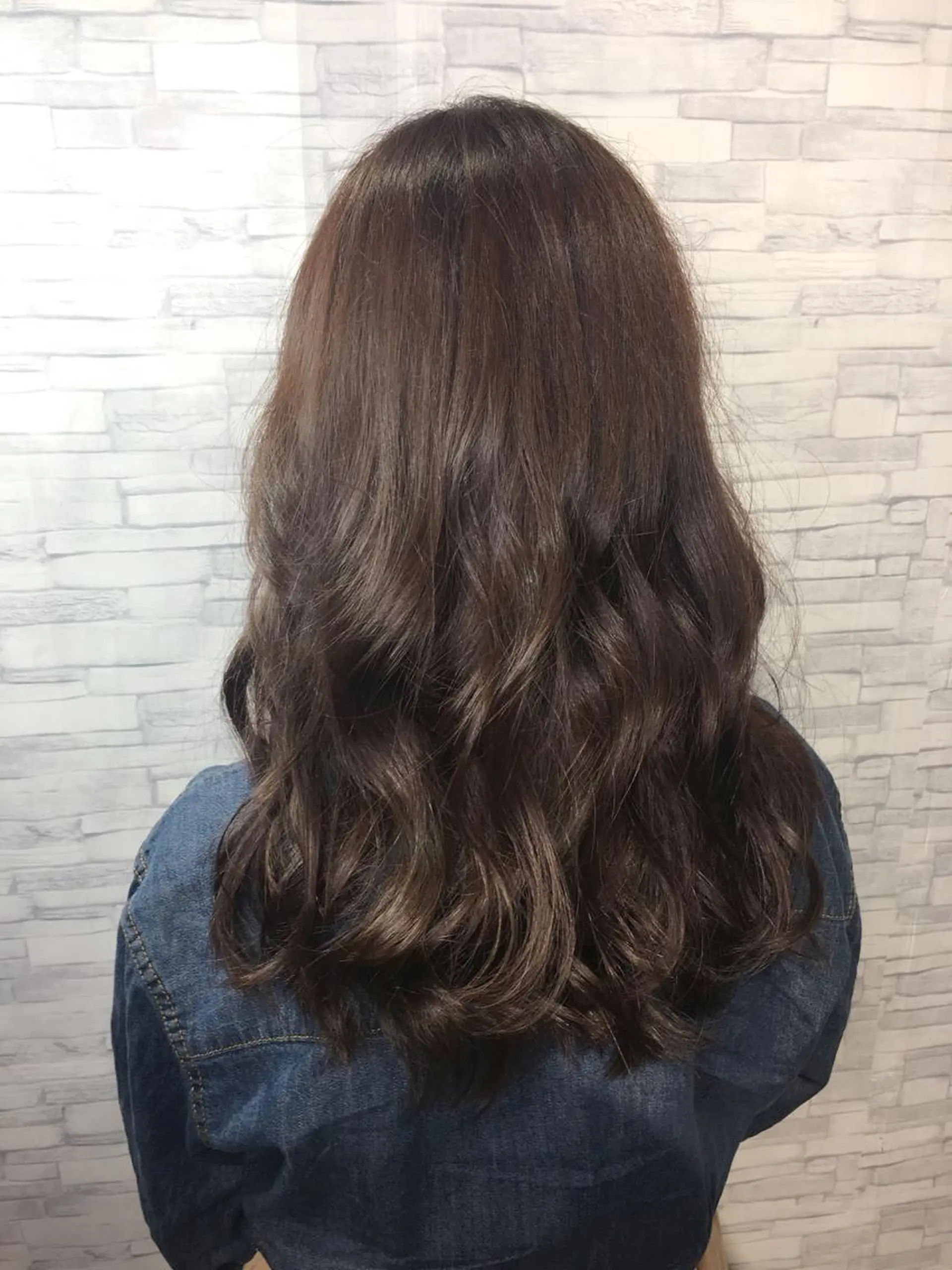 ロング 足立 磨咲のヘアスタイル
