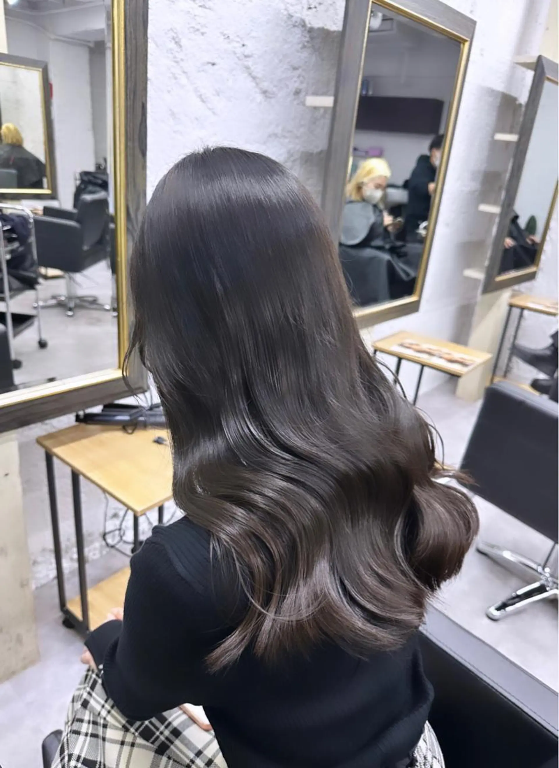 ロング カラー ヘアカラー riah  【リア】所属・瀧優華白髪ぼかし 大人レイヤーのヘアスタイル