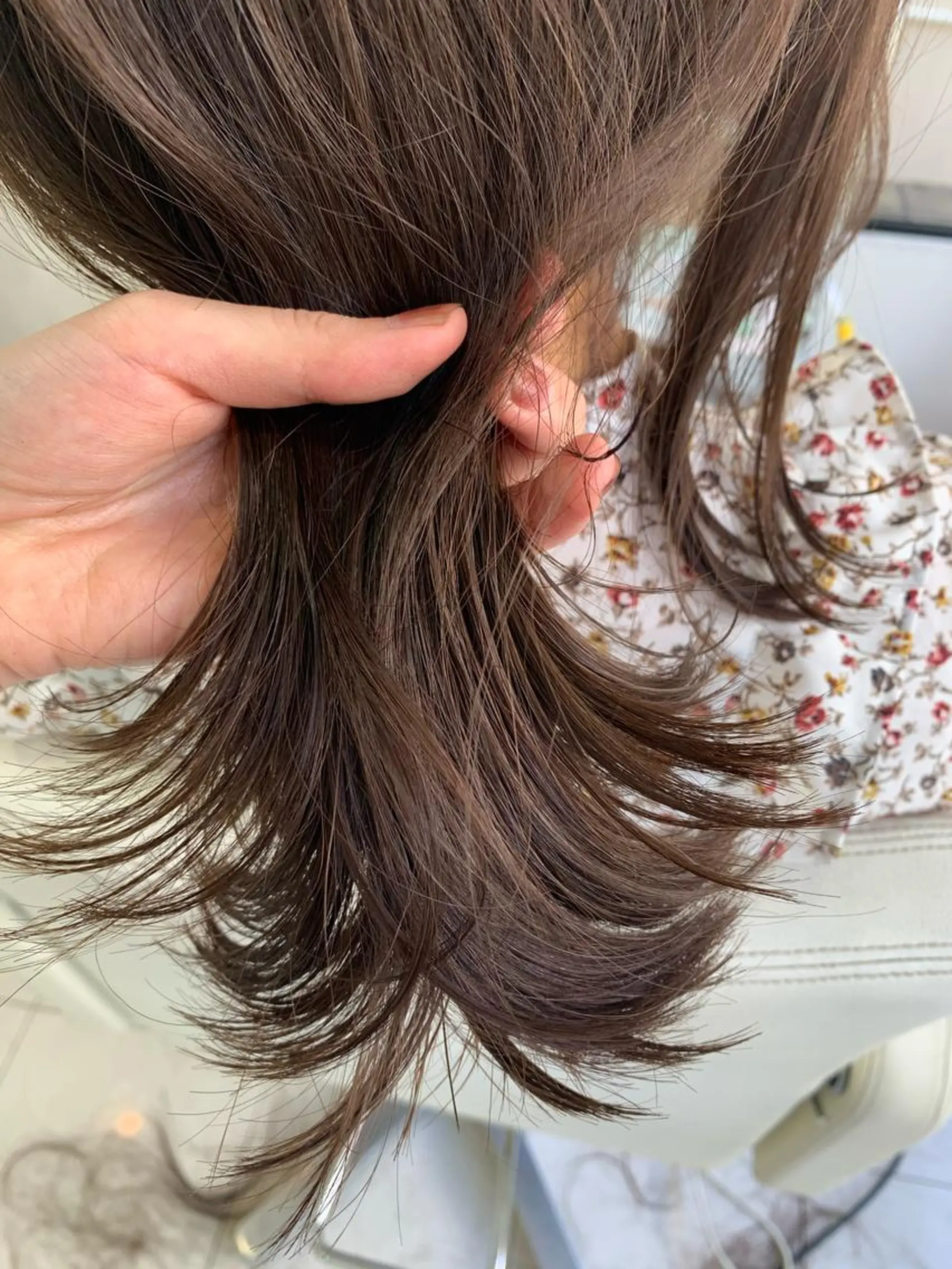 ミディアム カット ヘアカラー トリートメント CHIC 岩下真衣のヘアスタイル