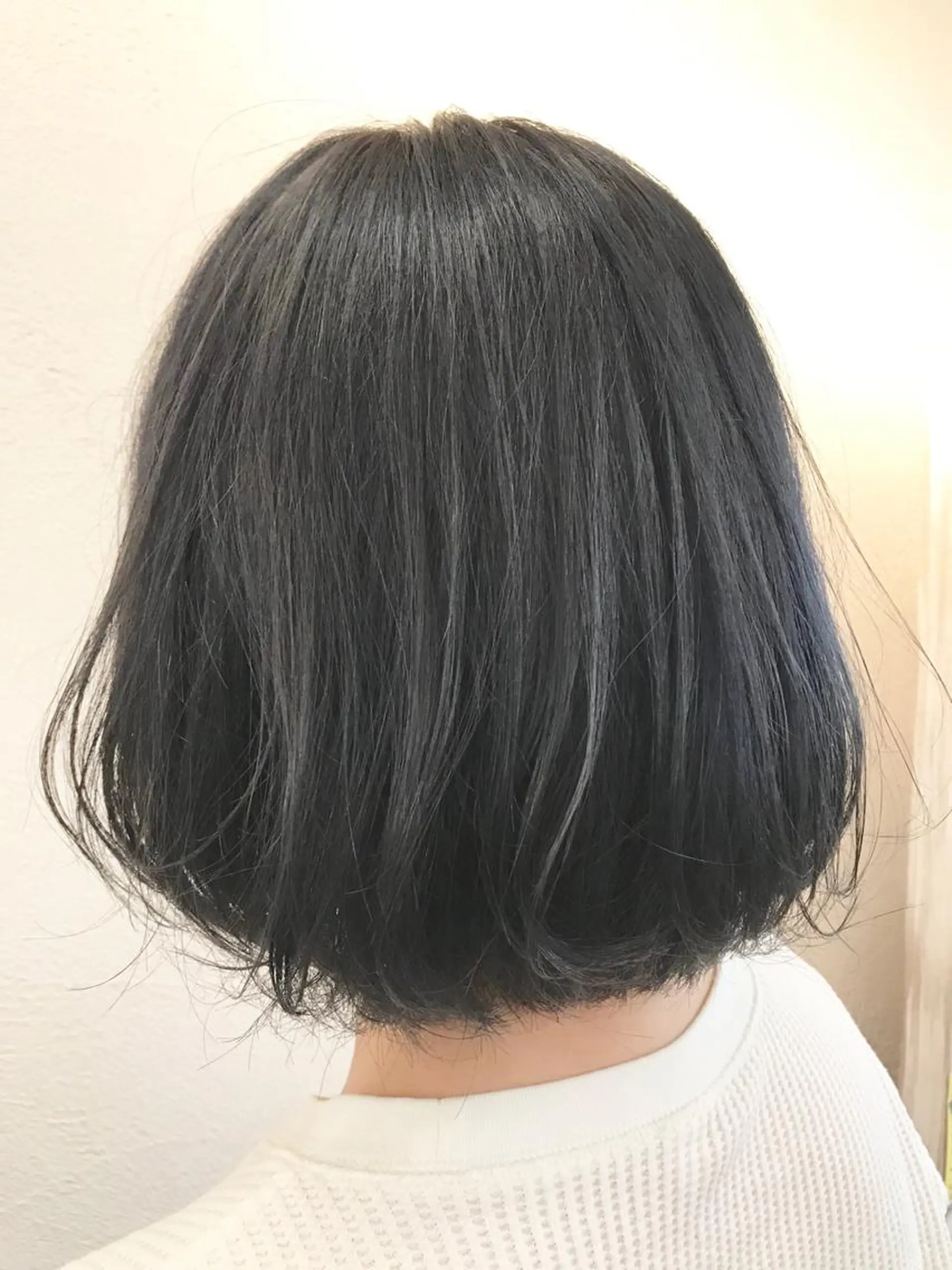 ショート カラー ブリーチ ダークグレー ダークグレージュ グレージュ Neolive Cava 相模大野店所属・sola: neoliveのヘアスタイル