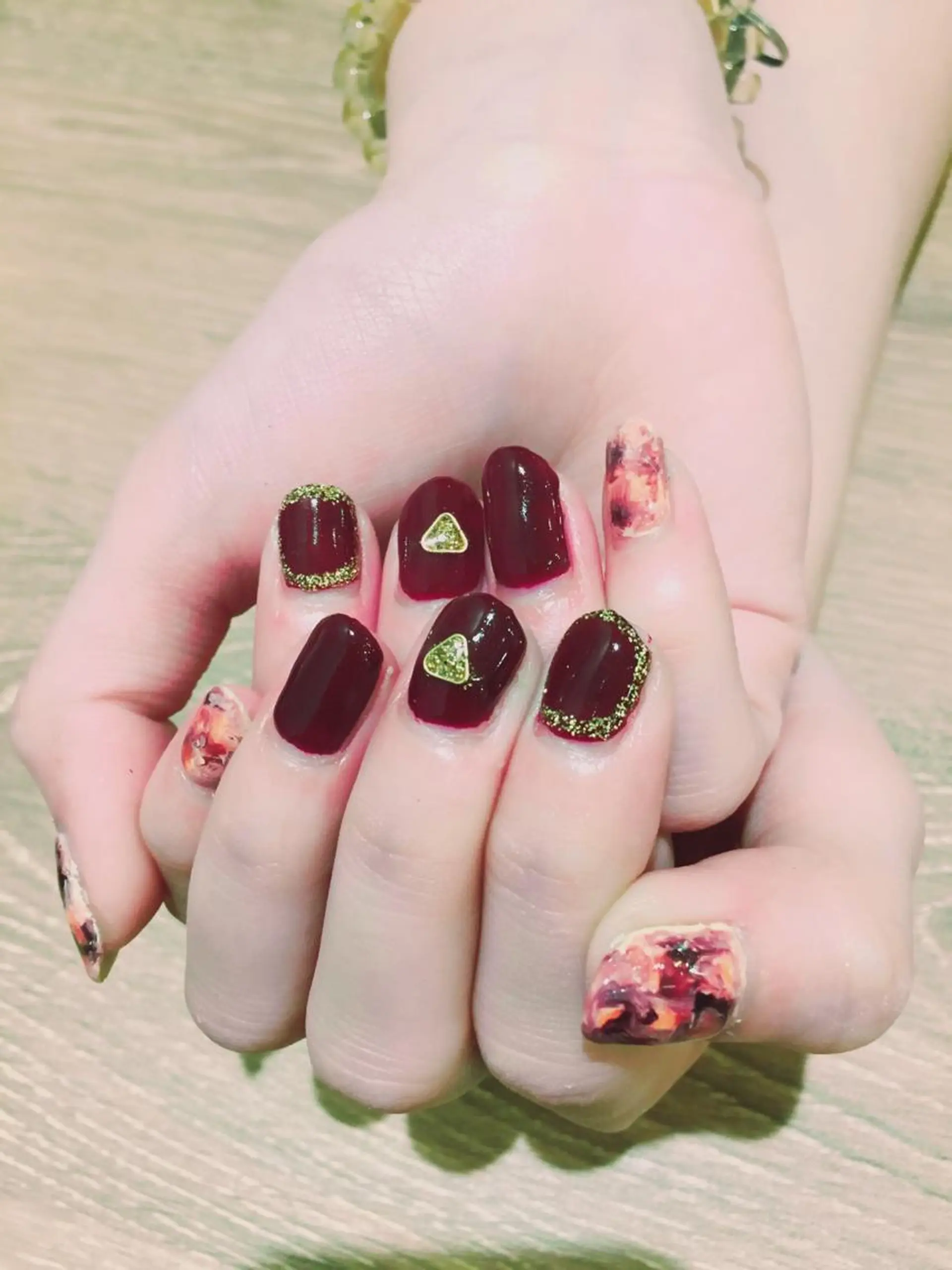 ネイル べっ甲ネイル ボルドー 透明感♡︎♡︎ 佐々木早苗のヘアスタイル