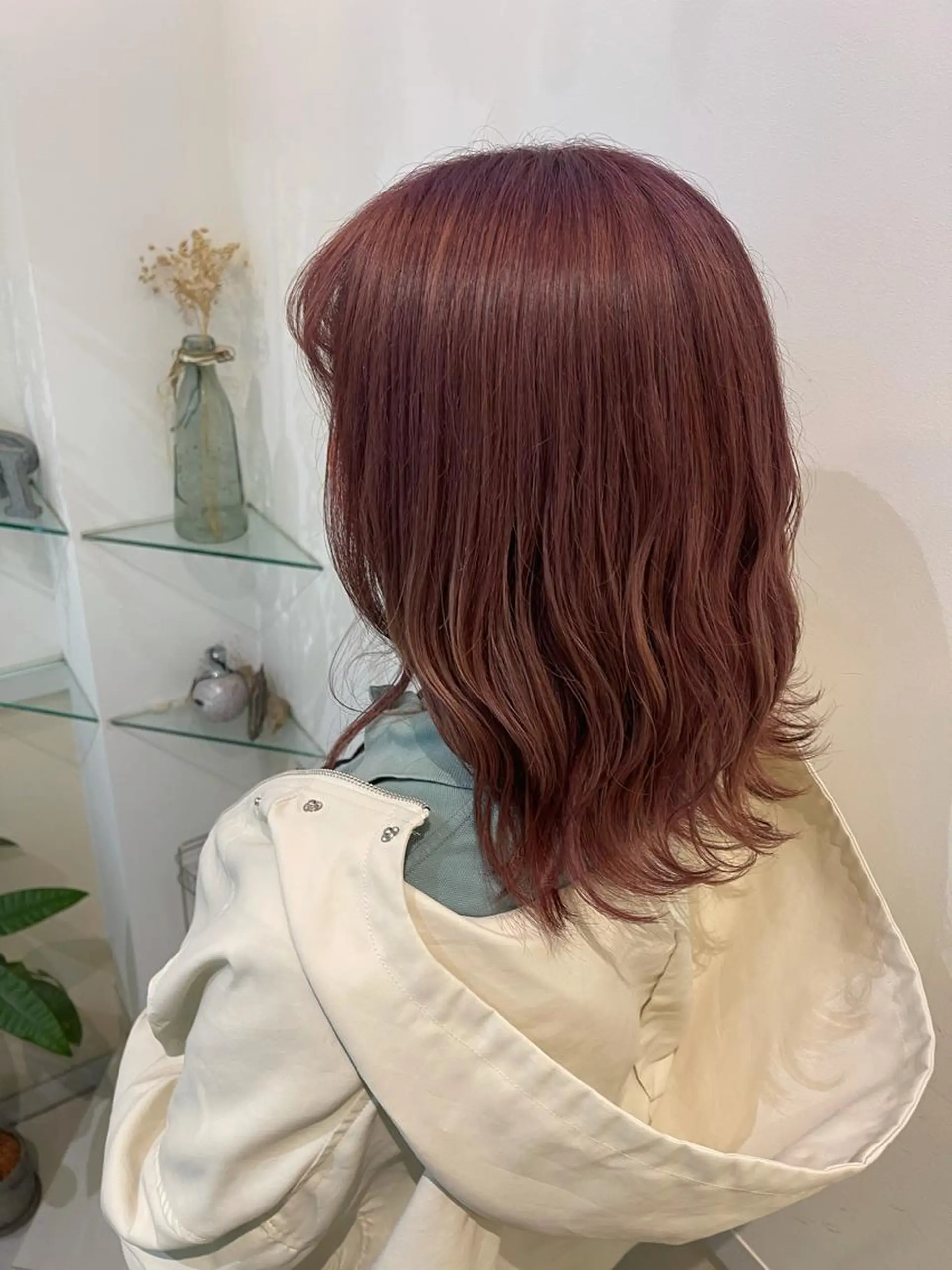ミディアム カラー イシイ シオリのヘアスタイル