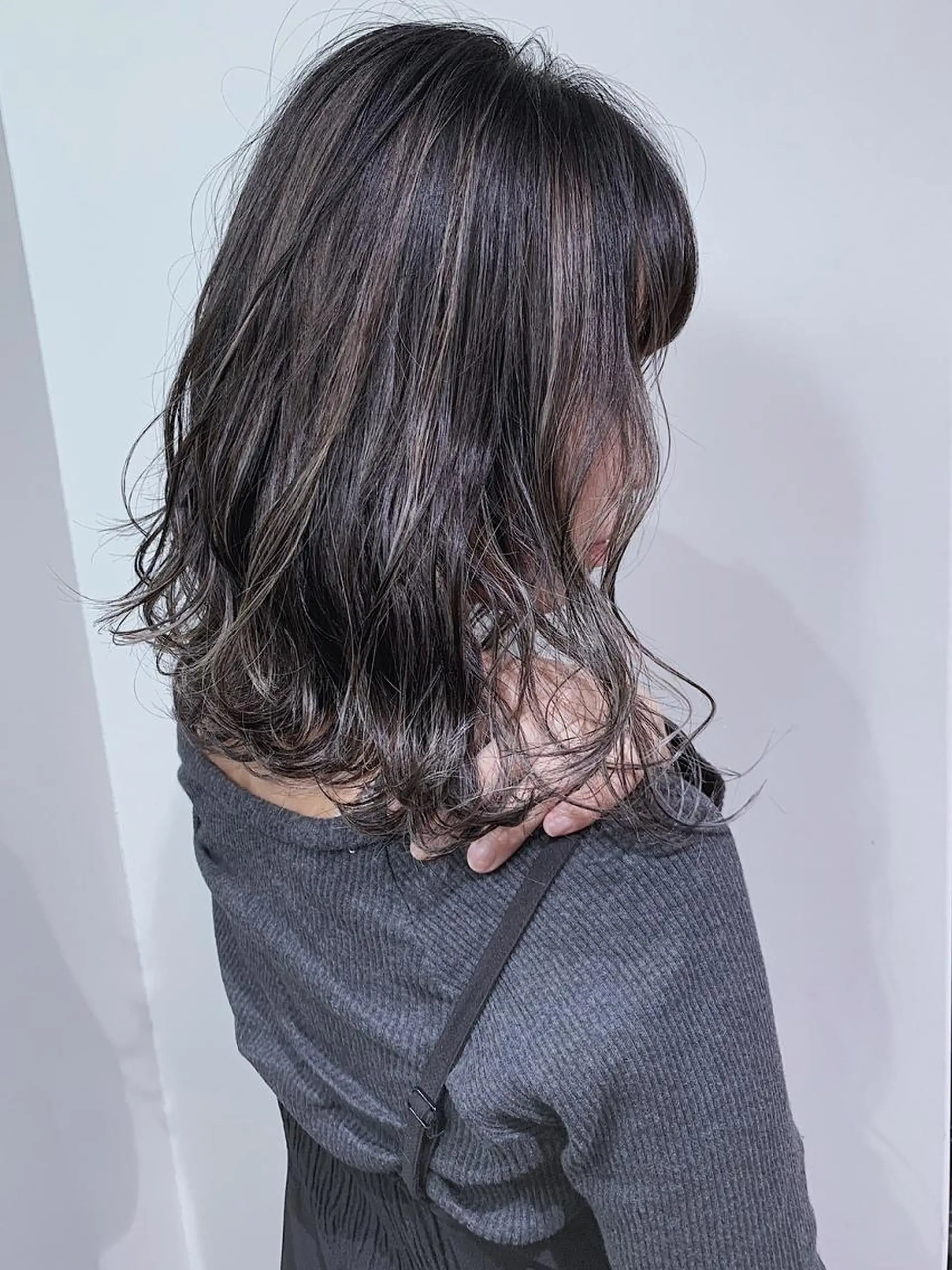 ミディアム カラー MOU namba ムウナンバのヘアスタイル