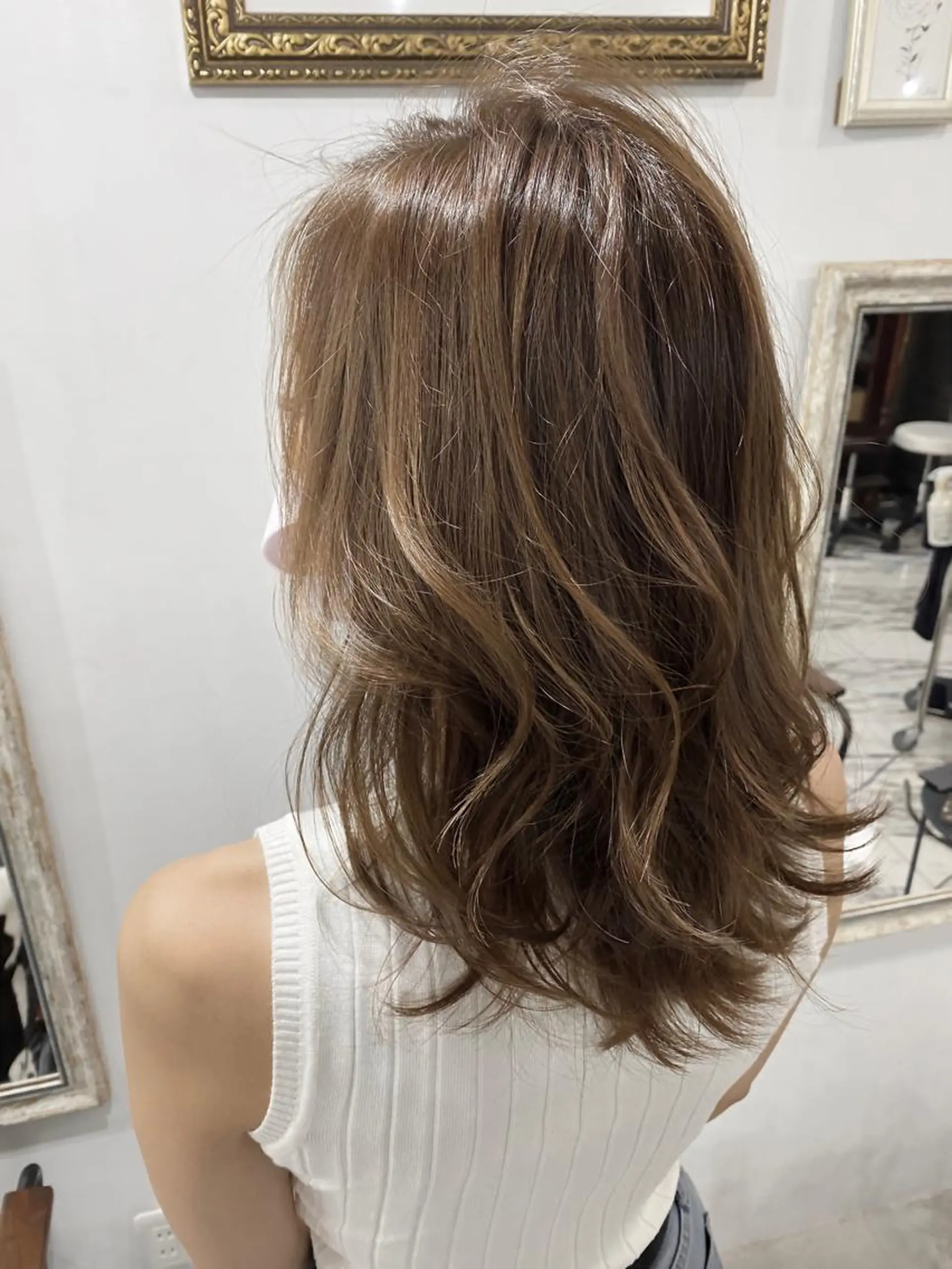 セミロング カラー 👑圧倒的カラー👑 佐々木祐希のヘアスタイル