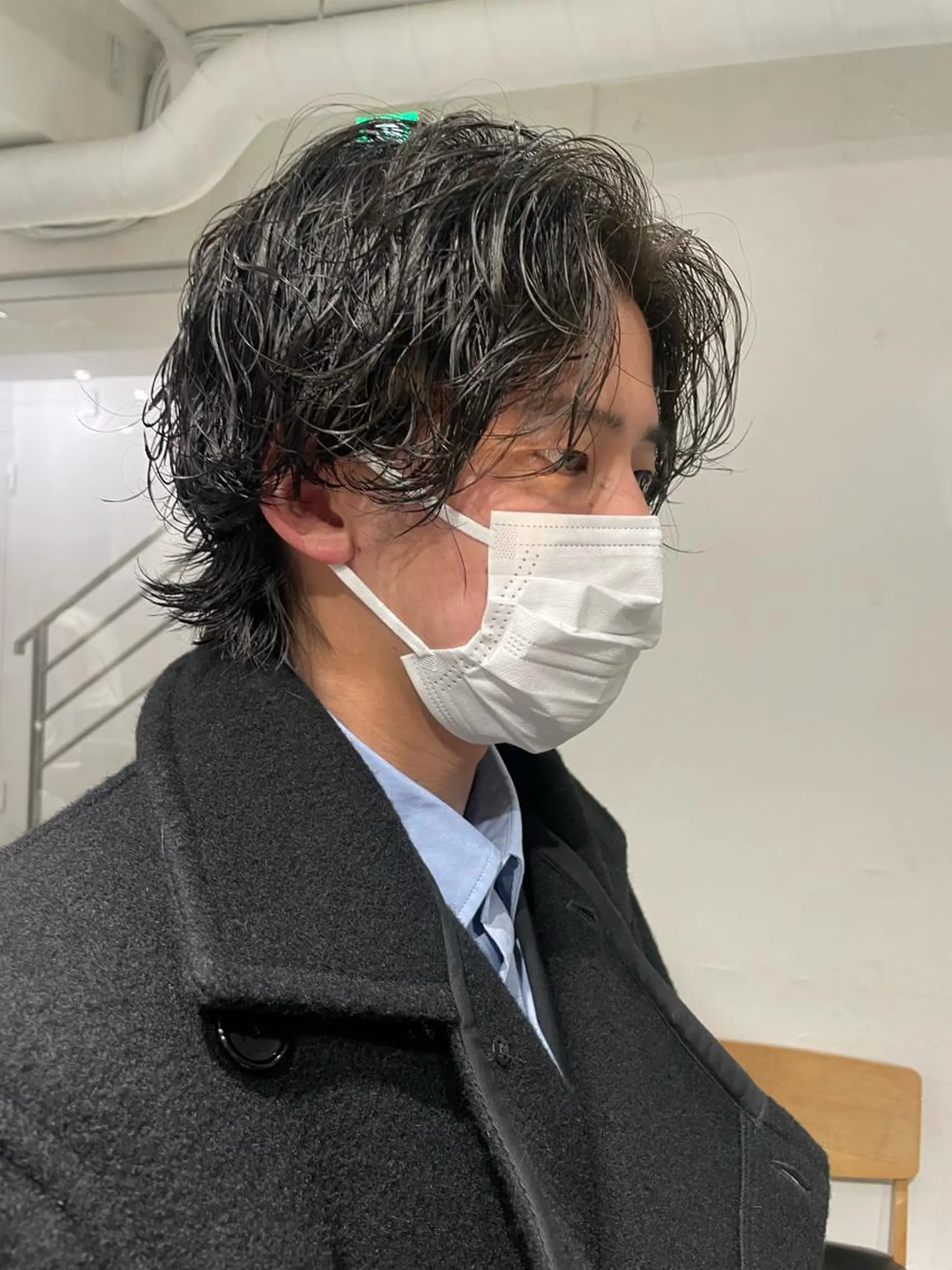 ミディアム パーマ メンズ ミディアムパーマ メンズバレイヤージュ メンズブリーチ センターパート フェードカット カット パーマ トリートメント スパイラルパーマ 🌐hina⭐️のヘアスタイル