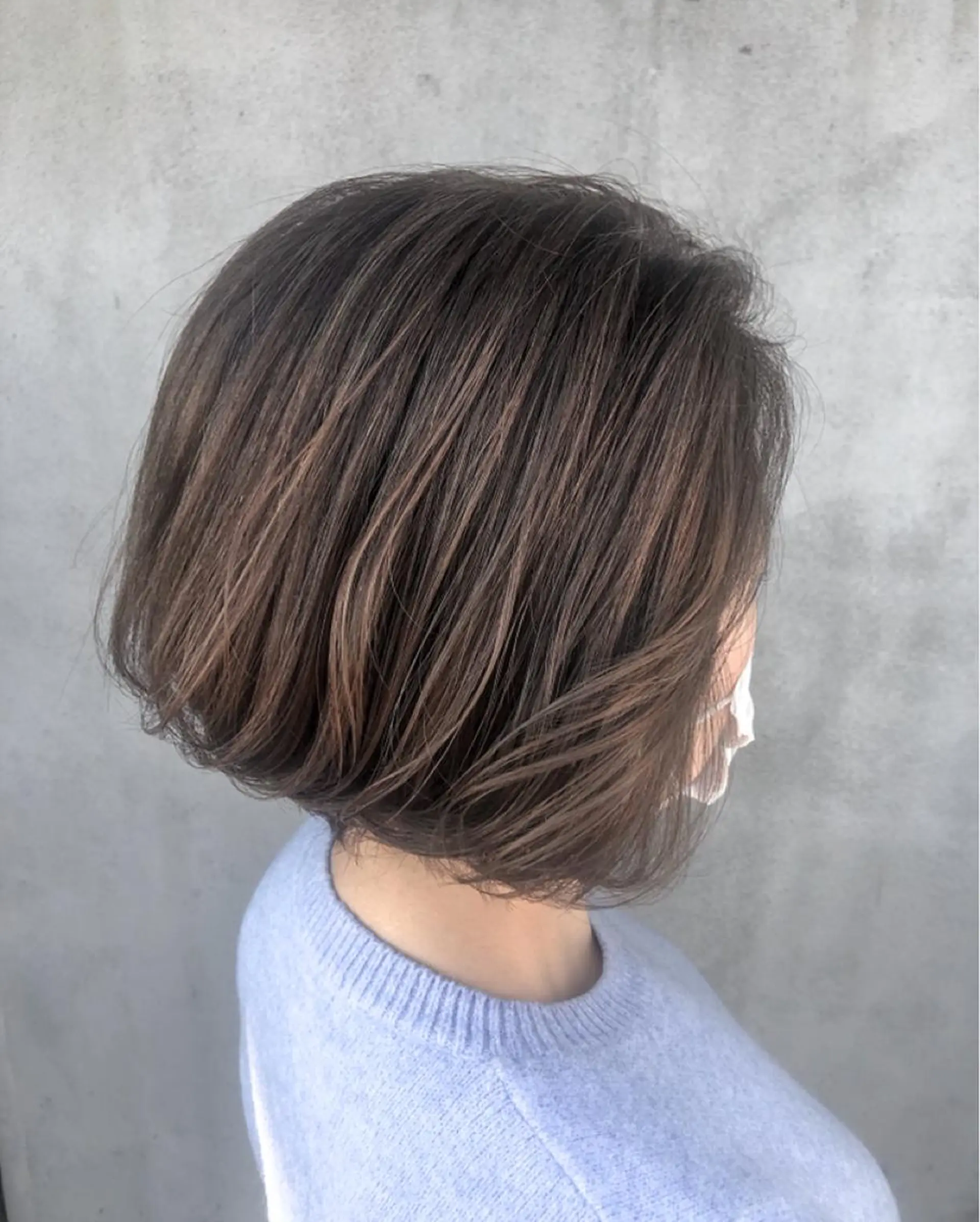 ショート カラー グレージュ ハイライトカラー シルバー ハイライト NAGON STYLE  MICI所属・佐藤 美聡のヘアスタイル