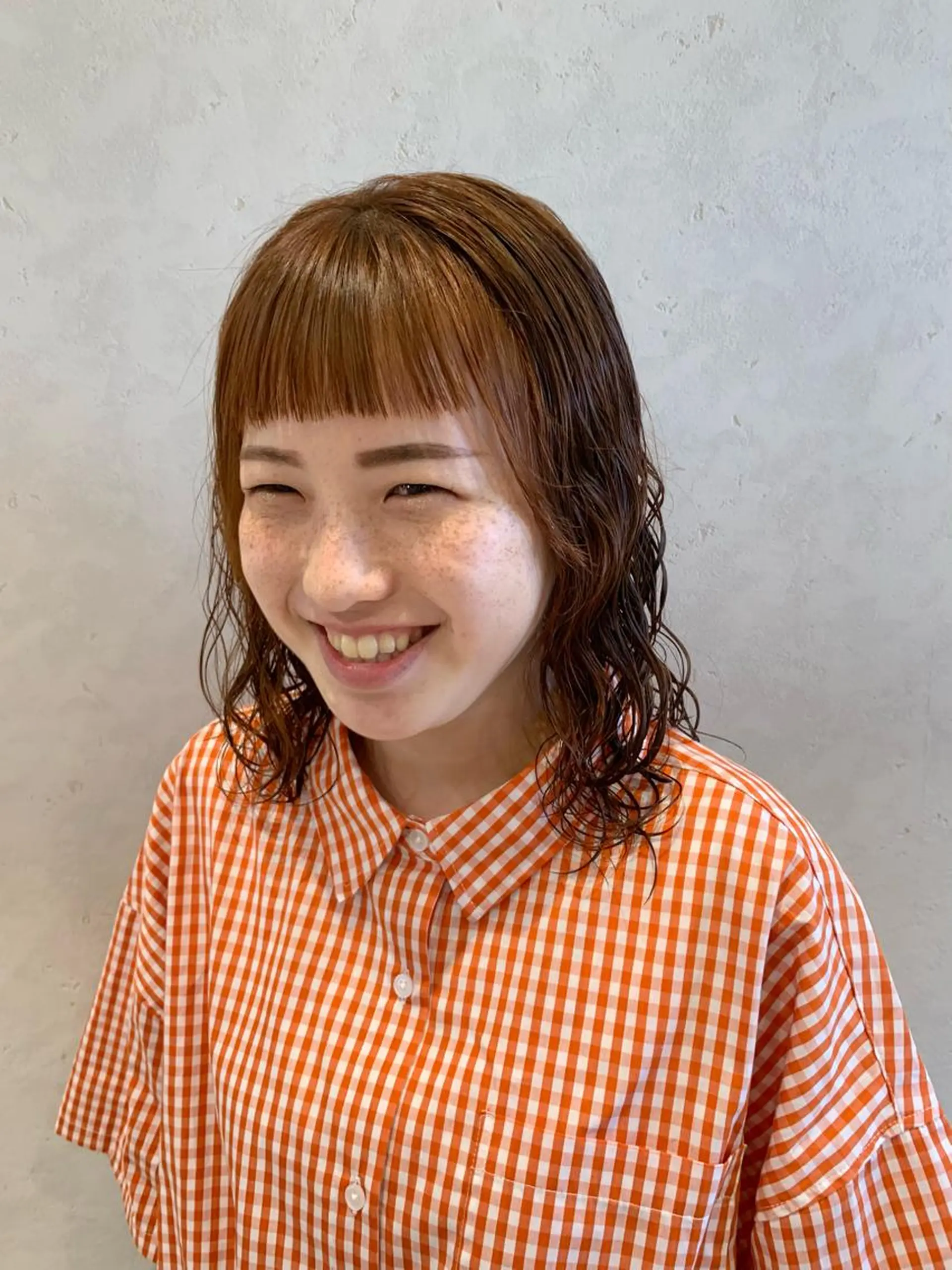 ミディアム カラー パーマ ミディアムパーマ ヘアカラー ayumi🌈 インナーカラー🌈のヘアスタイル