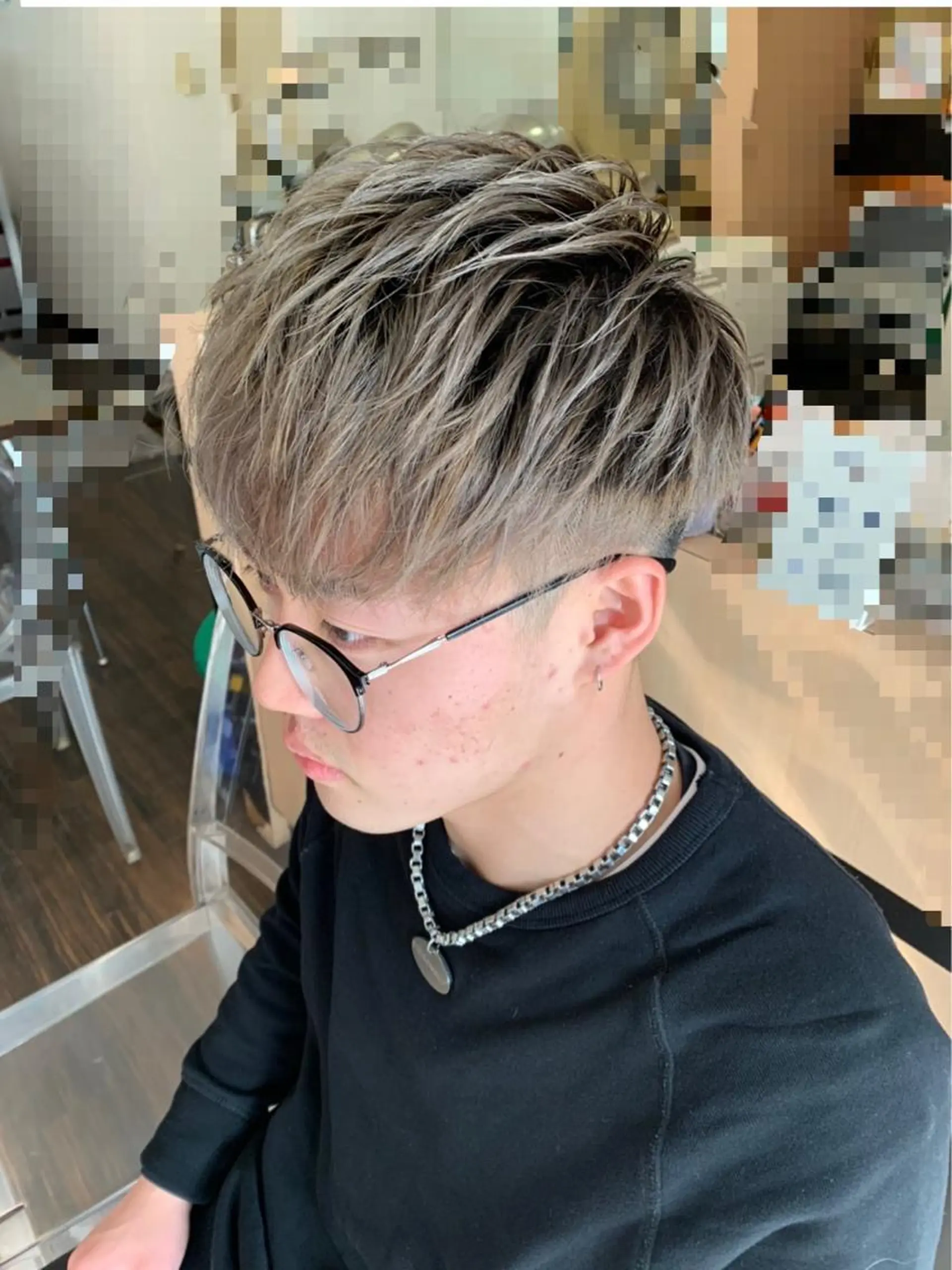 ショート カラー メンズ メンズハイトーン マッシュ ツーブロック ダブルカラー ハイトーンカラー カット 西尾 太郎のヘアスタイル