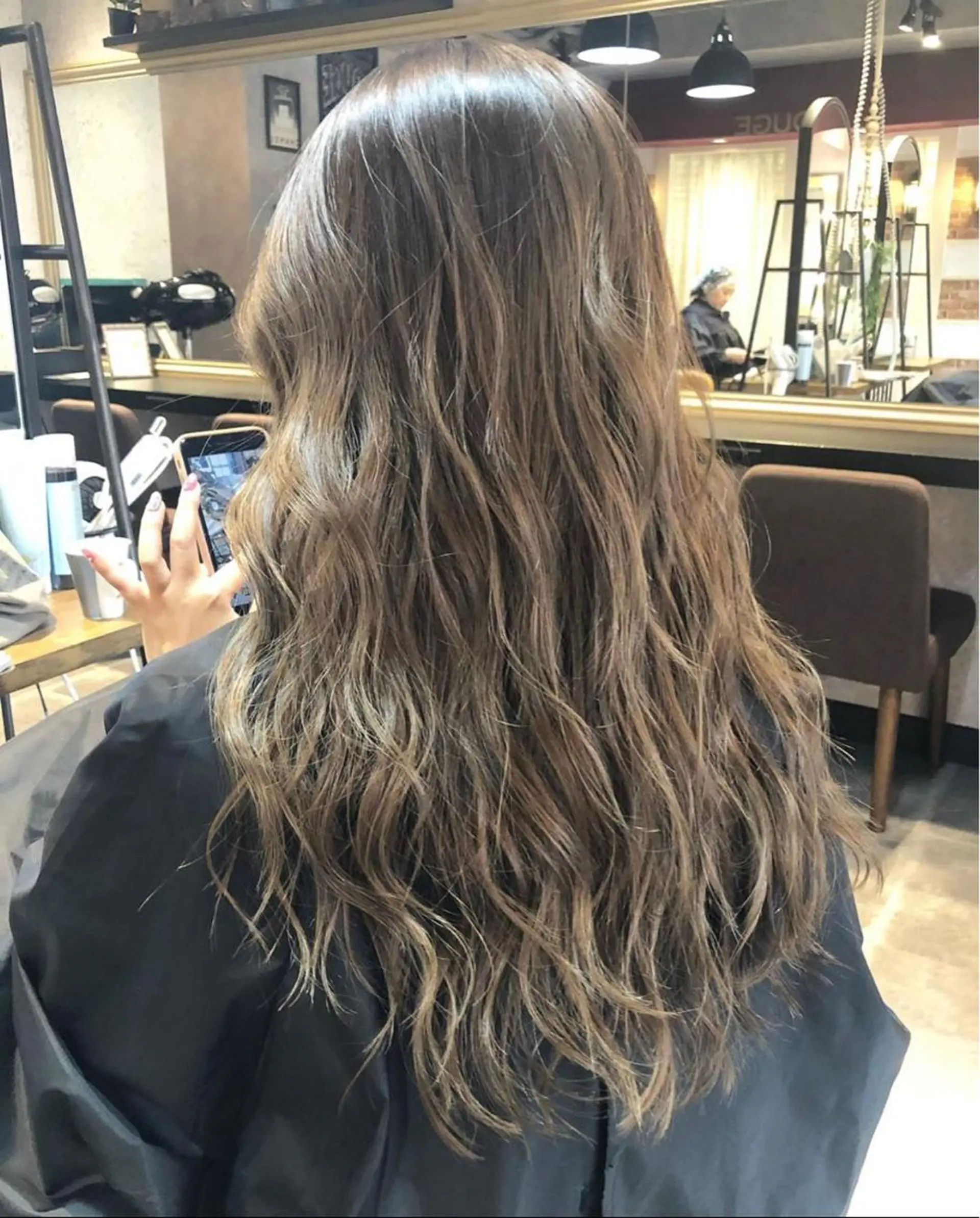 ロング アッシュ ハイライト レイヤーカット salowin 原宿 aroa所属・韓国／ハッシュカット ／透明感カラー／金野のヘアスタイル