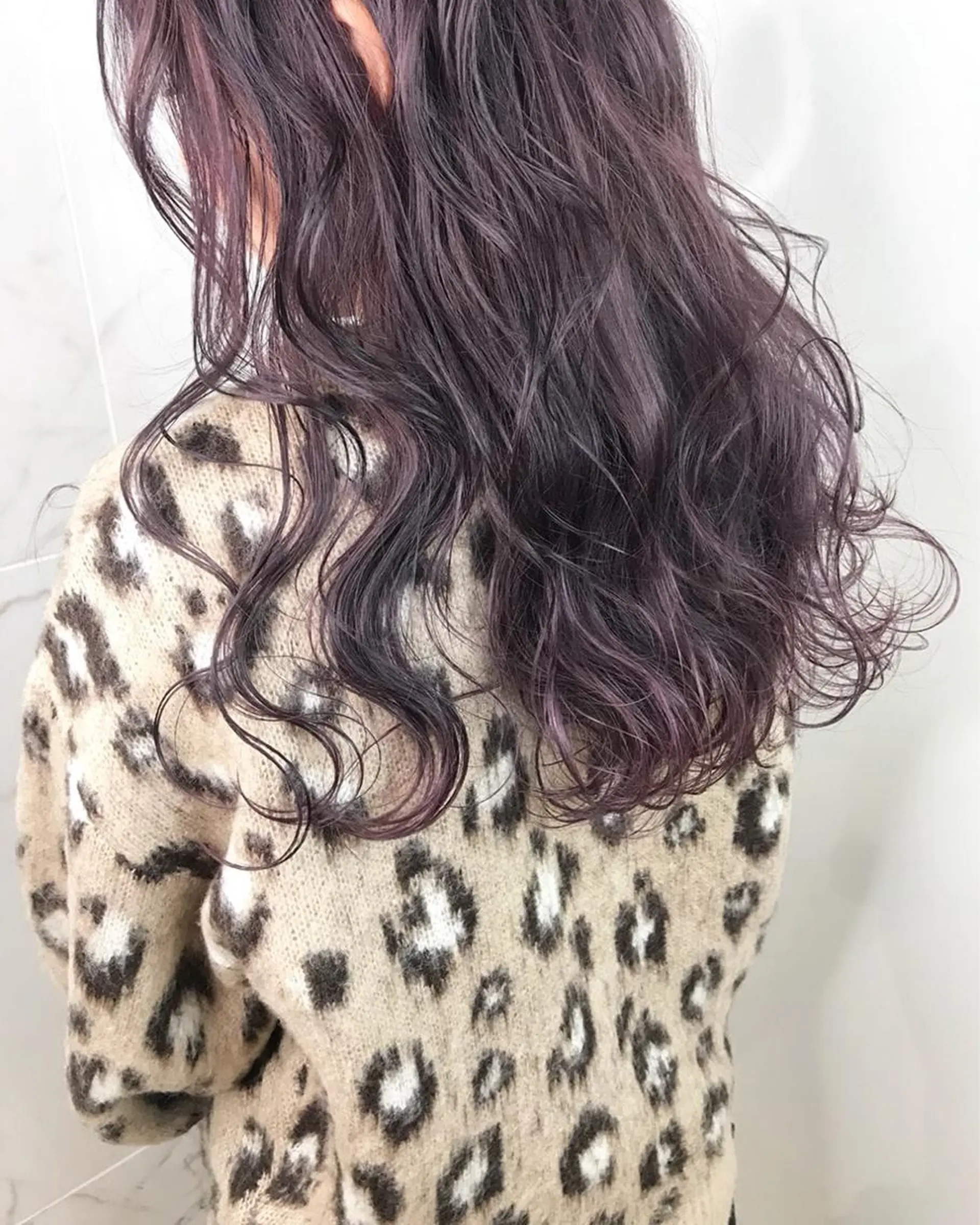 ロング カラー ハイライトカラー バイオレットカラー ハイライト AVANCE emiのヘアスタイル