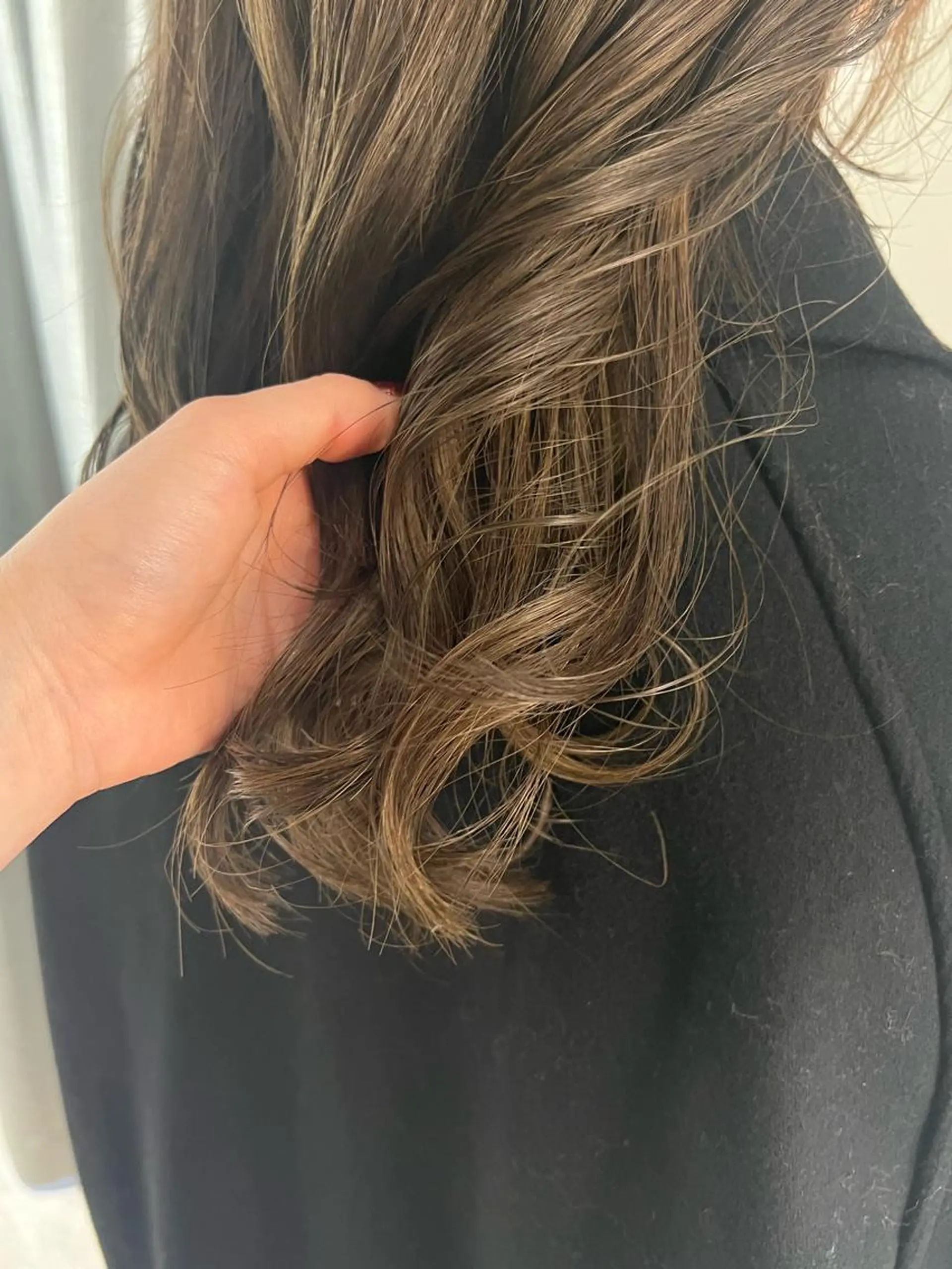 セミロング カラー ヘアアレンジ ブラウンカラー くすみブラウン 暗髪カラー🫐パーマ おくだりんかのヘアスタイル