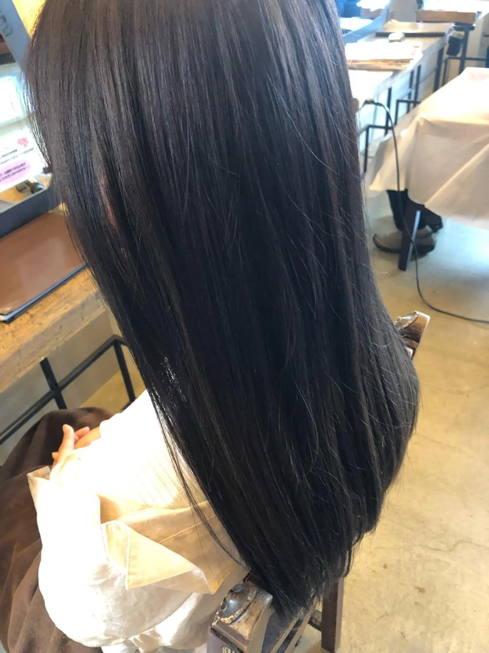 セミロング カット 相原 美咲のヘアスタイル