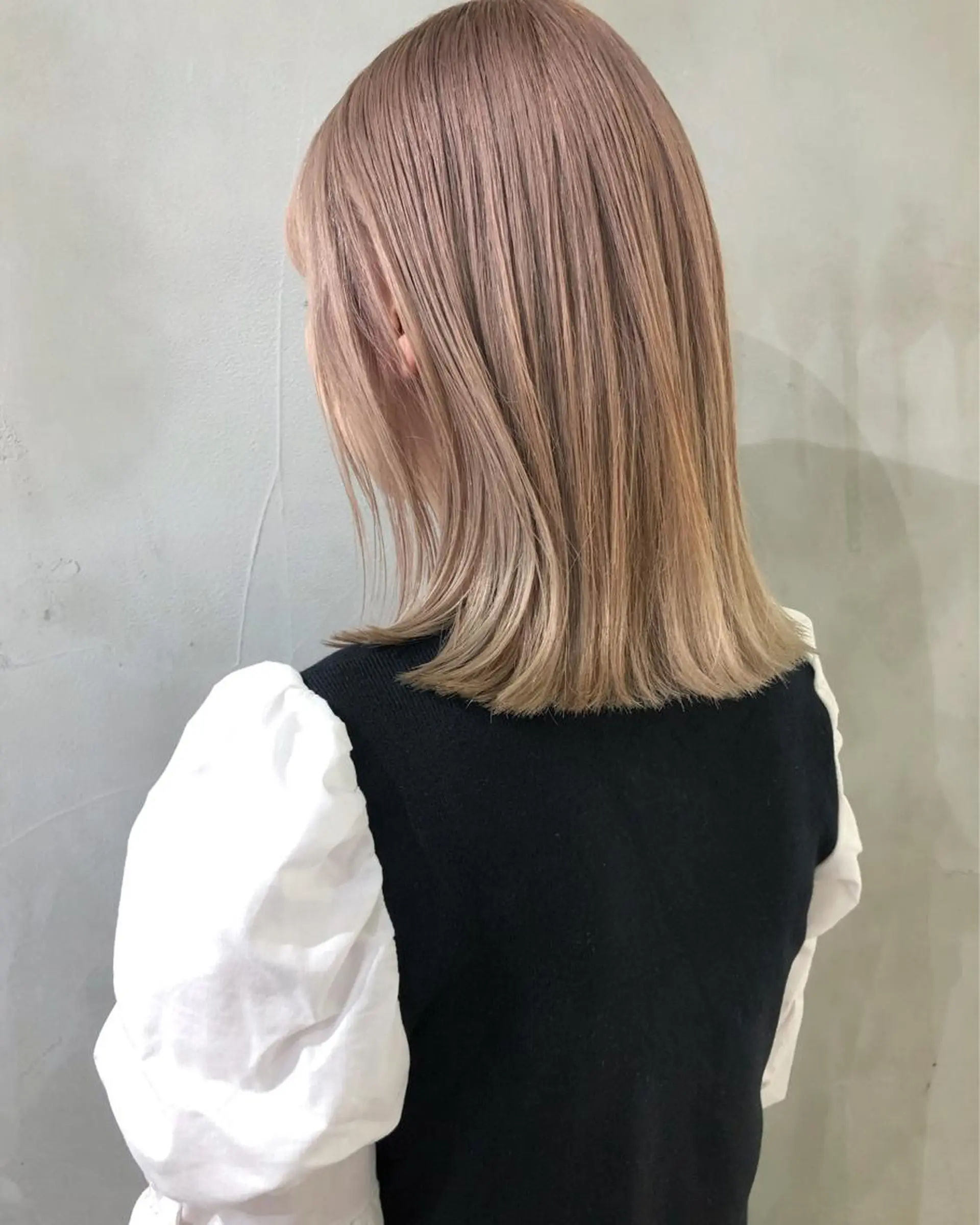 カラー ニシオカ タクヤのヘアスタイル