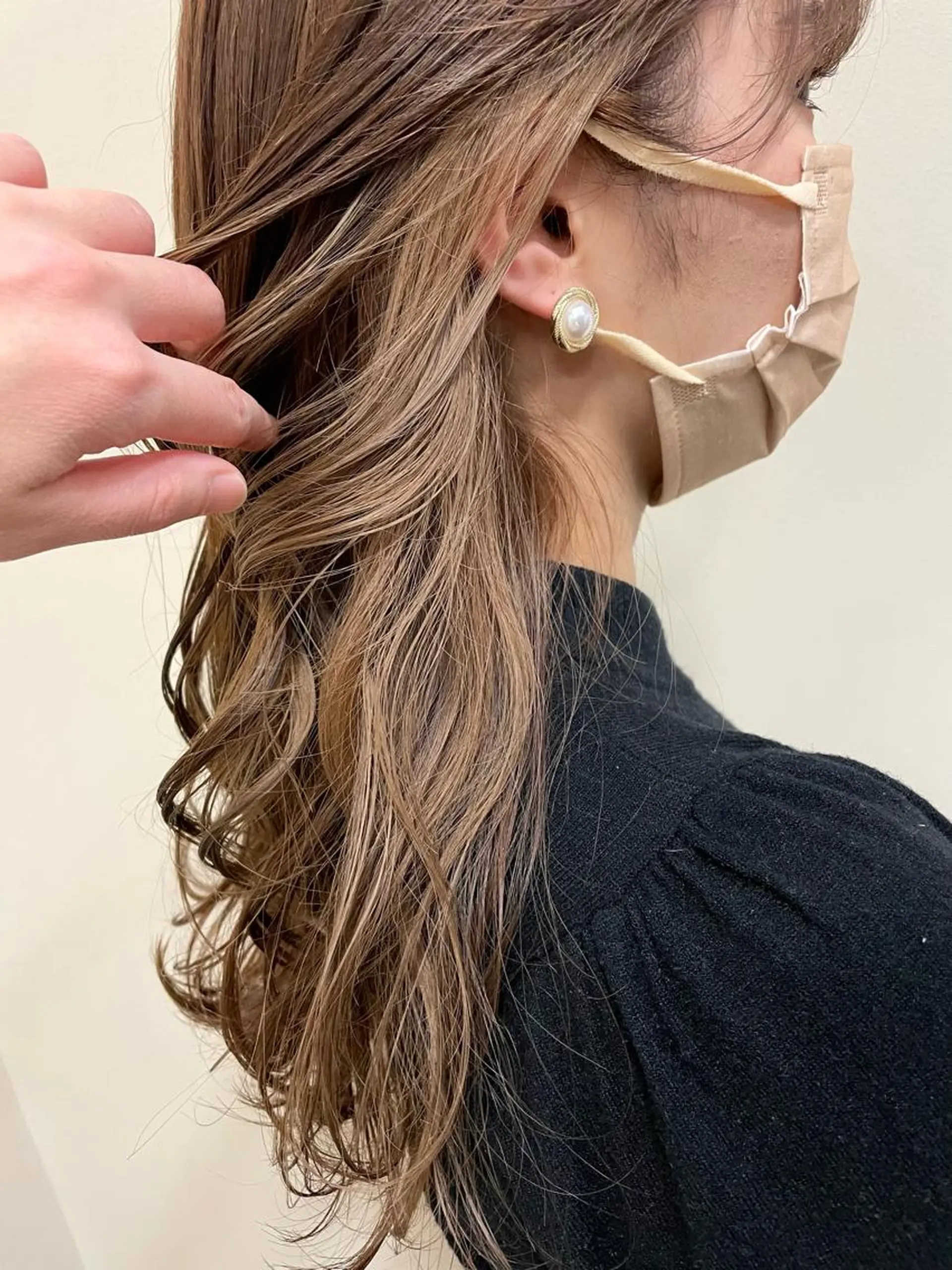 ロング カラー アッシュ ベージュカラー イヤリングカラー インナーカラー 沢田 瞳のヘアスタイル