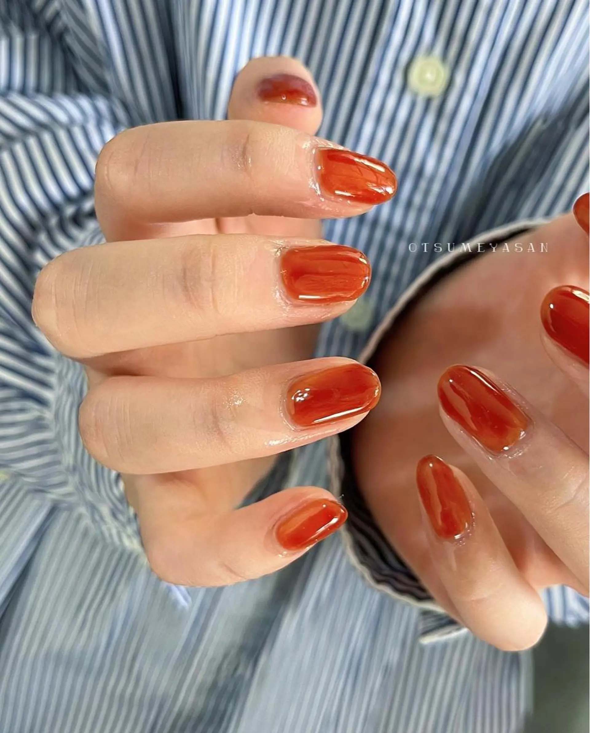 ネイル オーロラネイル ゴールド 韓国ネイル ラメ(グリッター) ニュアンスネイル otsumeyasan所属・わたなべ ちかのネイルデザイン