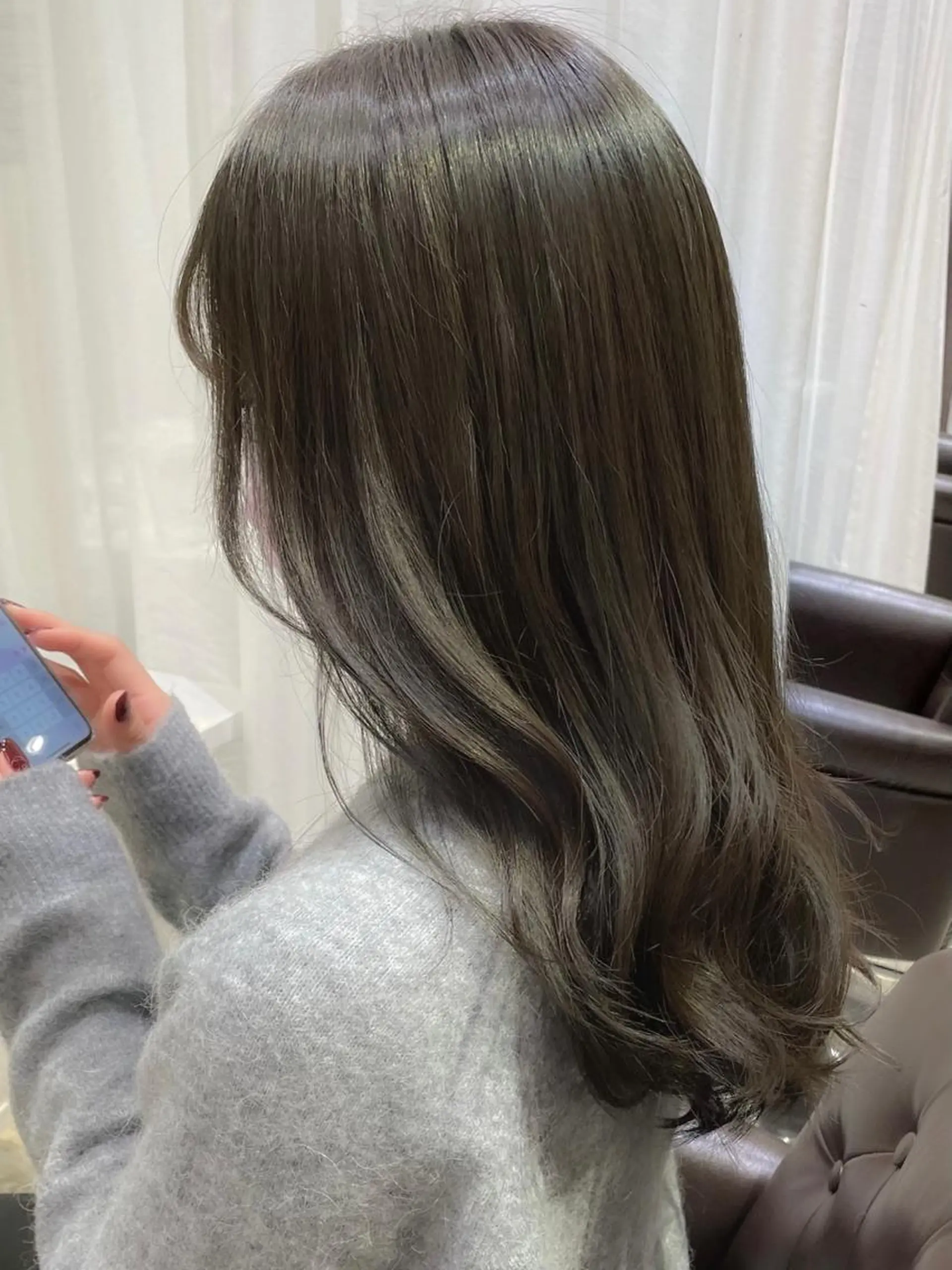 セミロング カラー アッシュ ベージュカラー 黒髪 ブラウンカラー 透明感カラー 瀬原 千夏のヘアスタイル