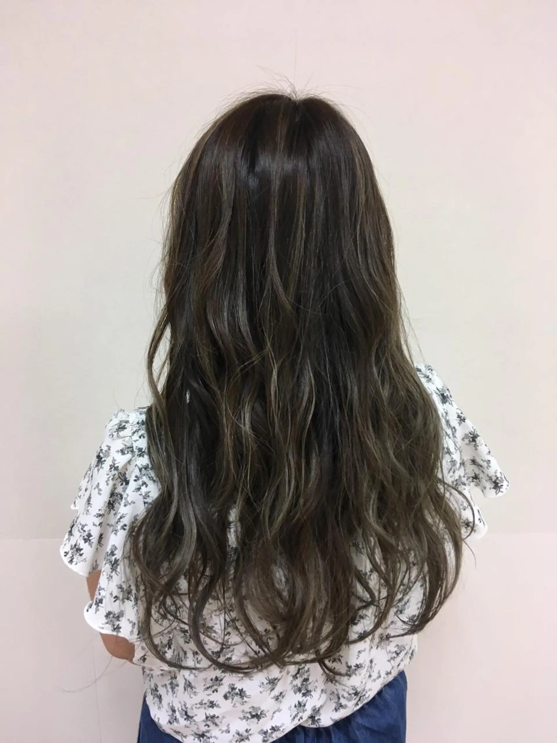 ロング カラー ブリーチ グレージュ ハイライトカラー ハイライト 【Sweep】おじま のぞみのヘアスタイル