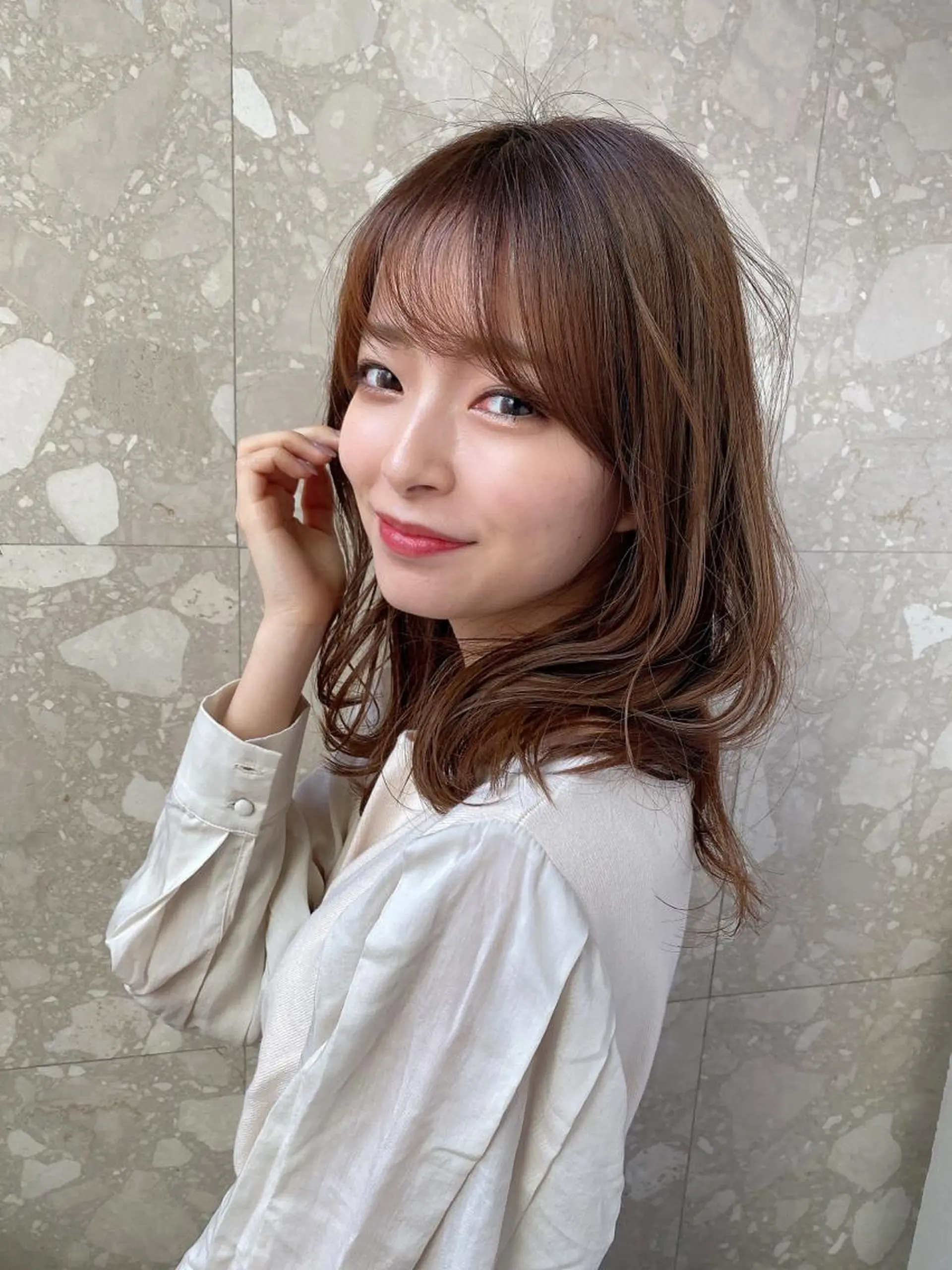 ロング カラー ベージュカラー ブリーチ ダブルカラー グレージュ ミルクティーベージュ 個室サロンLOUIMADNA栄店所属・髪質改善美容師 個室サロン白金厚哉のヘアスタイル