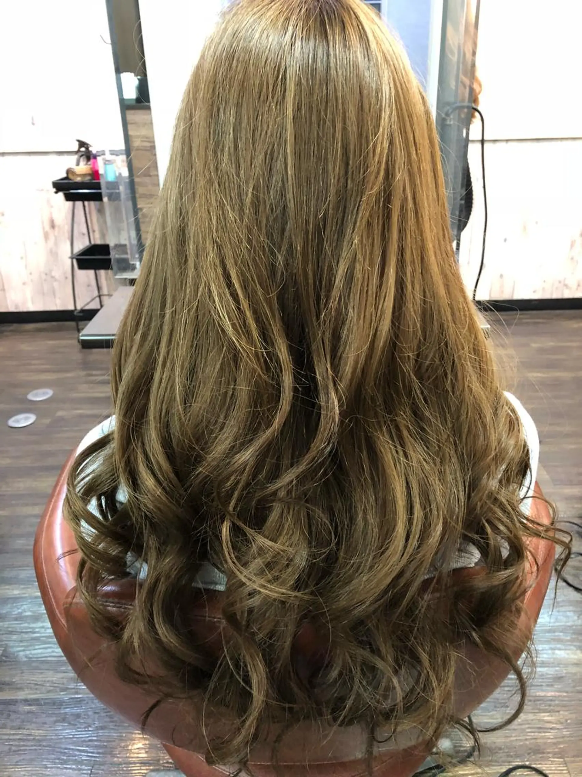 ロング カラー ベージュカラー ブリーチ 透明感カラー ミルクティーベージュ トリートメント 川野 賢のヘアスタイル