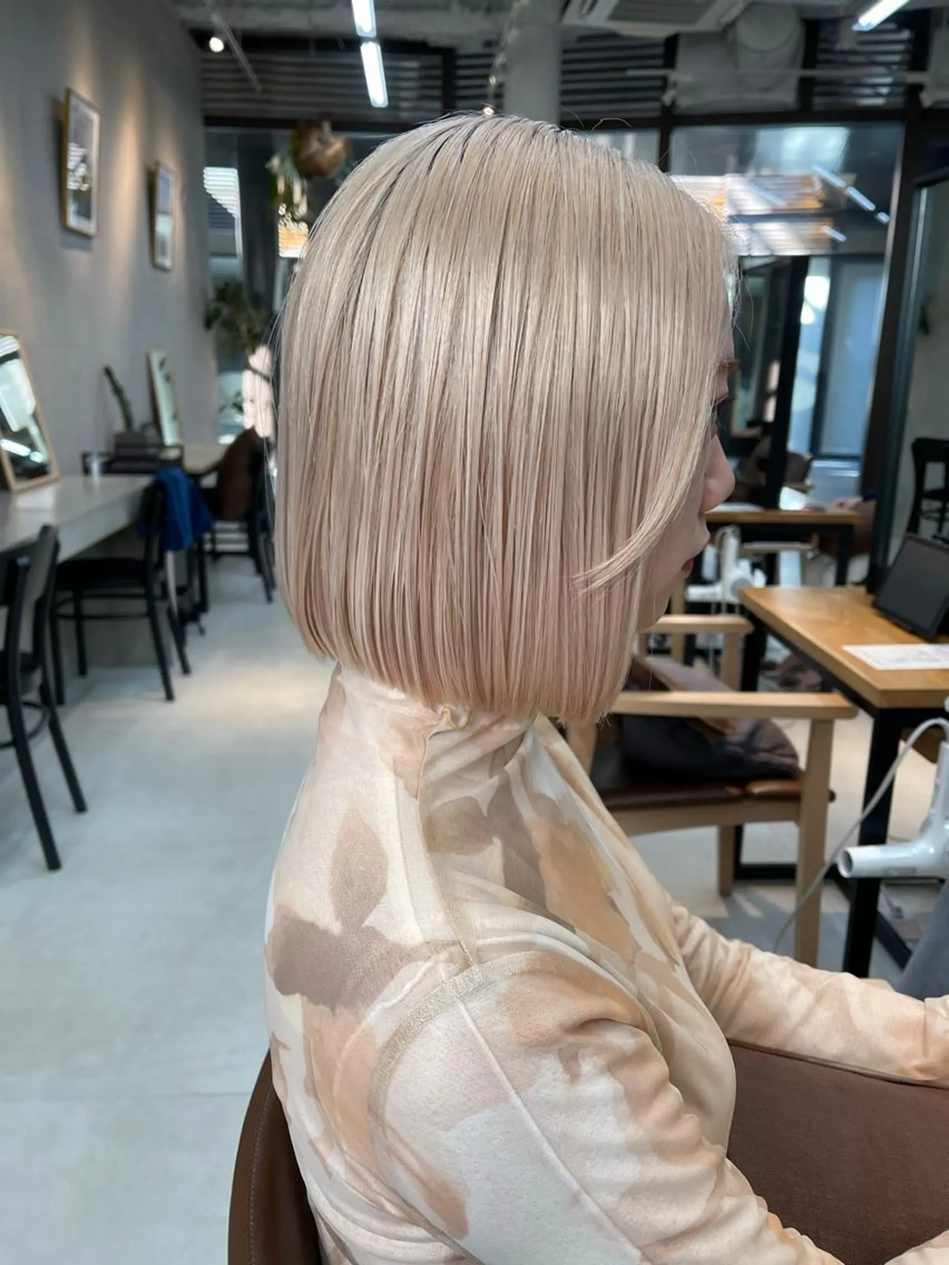 ミディアム カラー ブリーチ ハイトーンカラー mee.urawa所属・似合わせショート×透 明感/やじまたかしのヘアスタイル