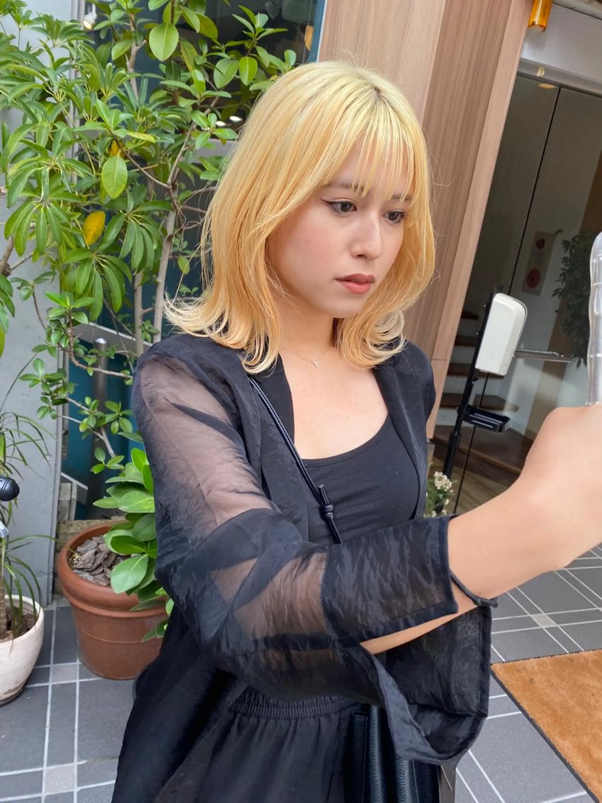 カラー ブリーチ 抜きっぱなしブロンド レイヤーカット /透明感/千葉怜寿のヘアスタイル