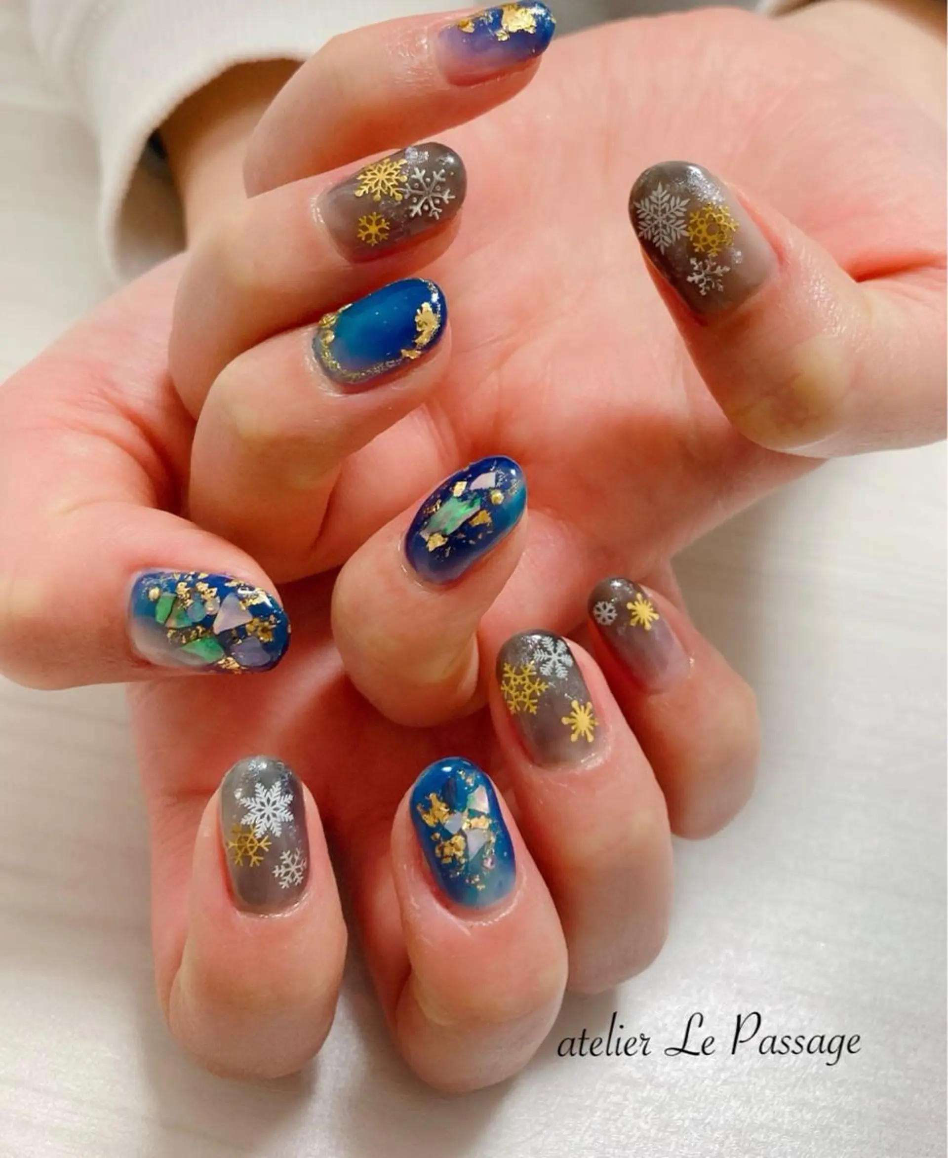 ネイル ジェルネイル ラメ(グリッター) ニュアンスネイル パラジェル 冬ネイル Atelier Le Passage所属・h nakatsukaのネイルデザイン