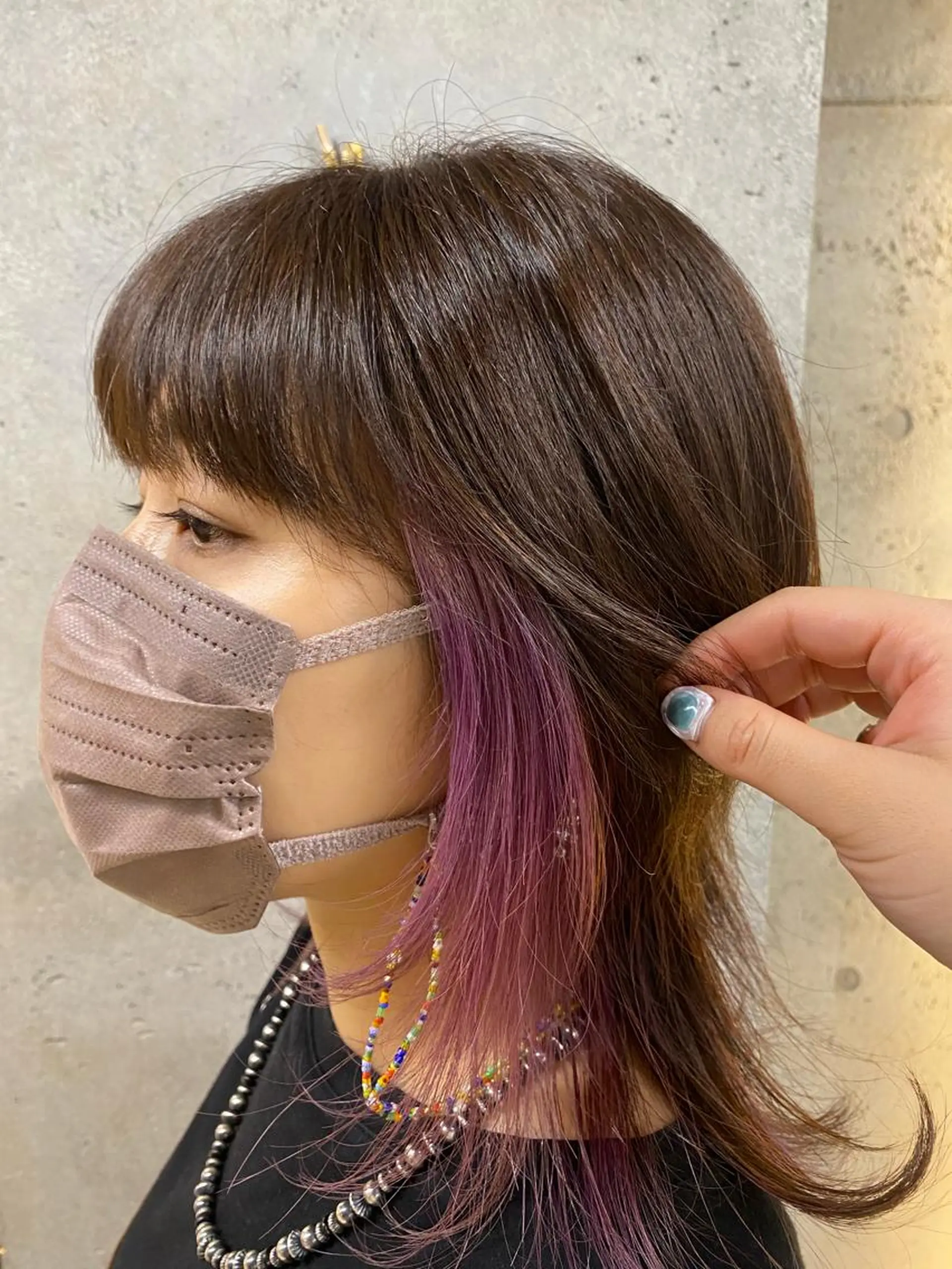 ミディアム カラー ブラウンカラー デザインカラー イヤリングカラー ピンクカラー ピンクパープル デザインカラー/ kanae🌱のヘアスタイル