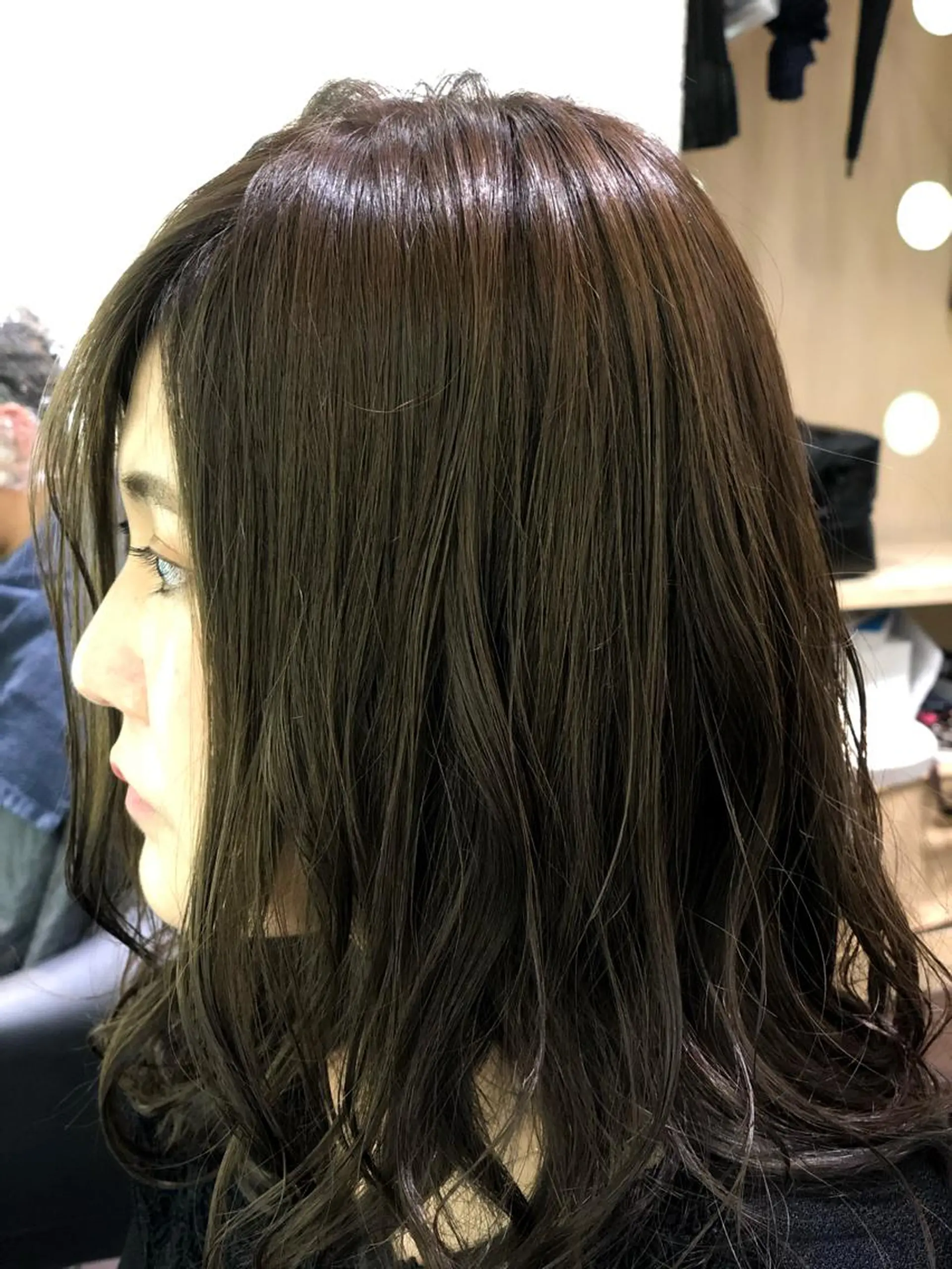 ミディアム アッシュ 西山 恵太郎のヘアスタイル