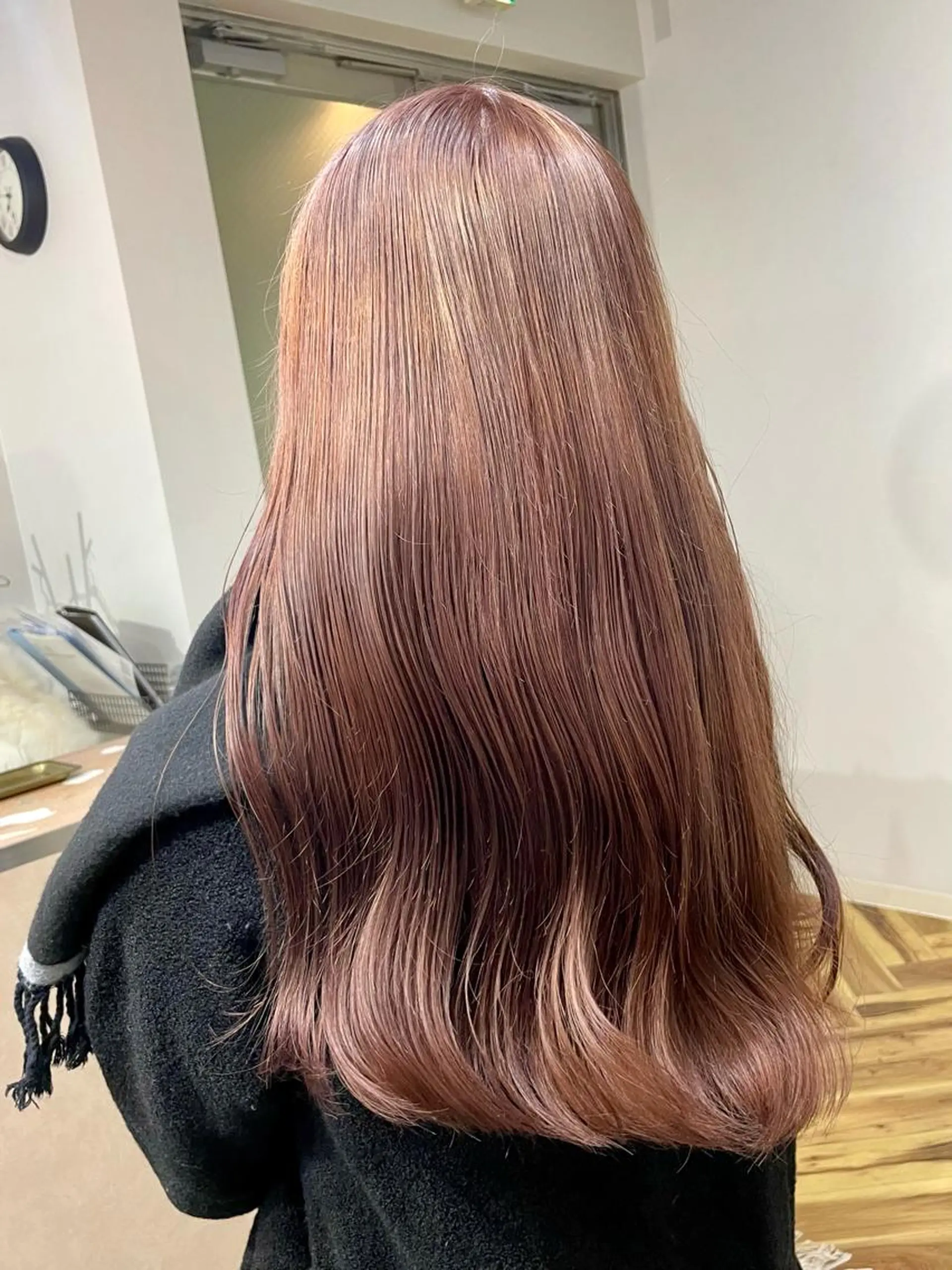 ロング カラー ベージュカラー ピンクカラー ピンクベージュ lani hair salon所属・SHOTO ハイトー ン/デザインカラーのヘアスタイル