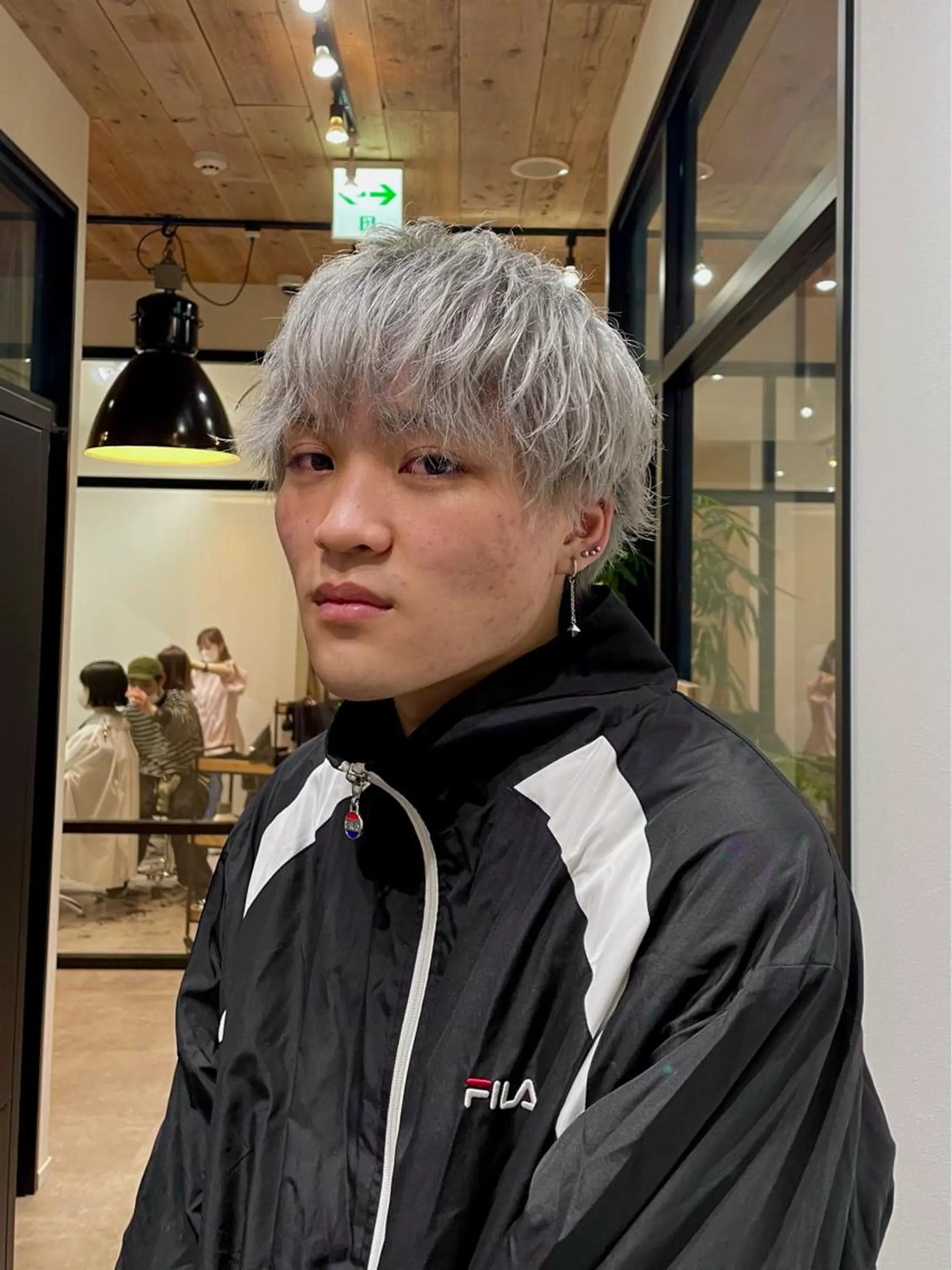 ショート カラー メンズ メンズハイトーン ダブルカラー ハイトーンカラー シルバー メンズ特化 /KAKERUのヘアスタイル