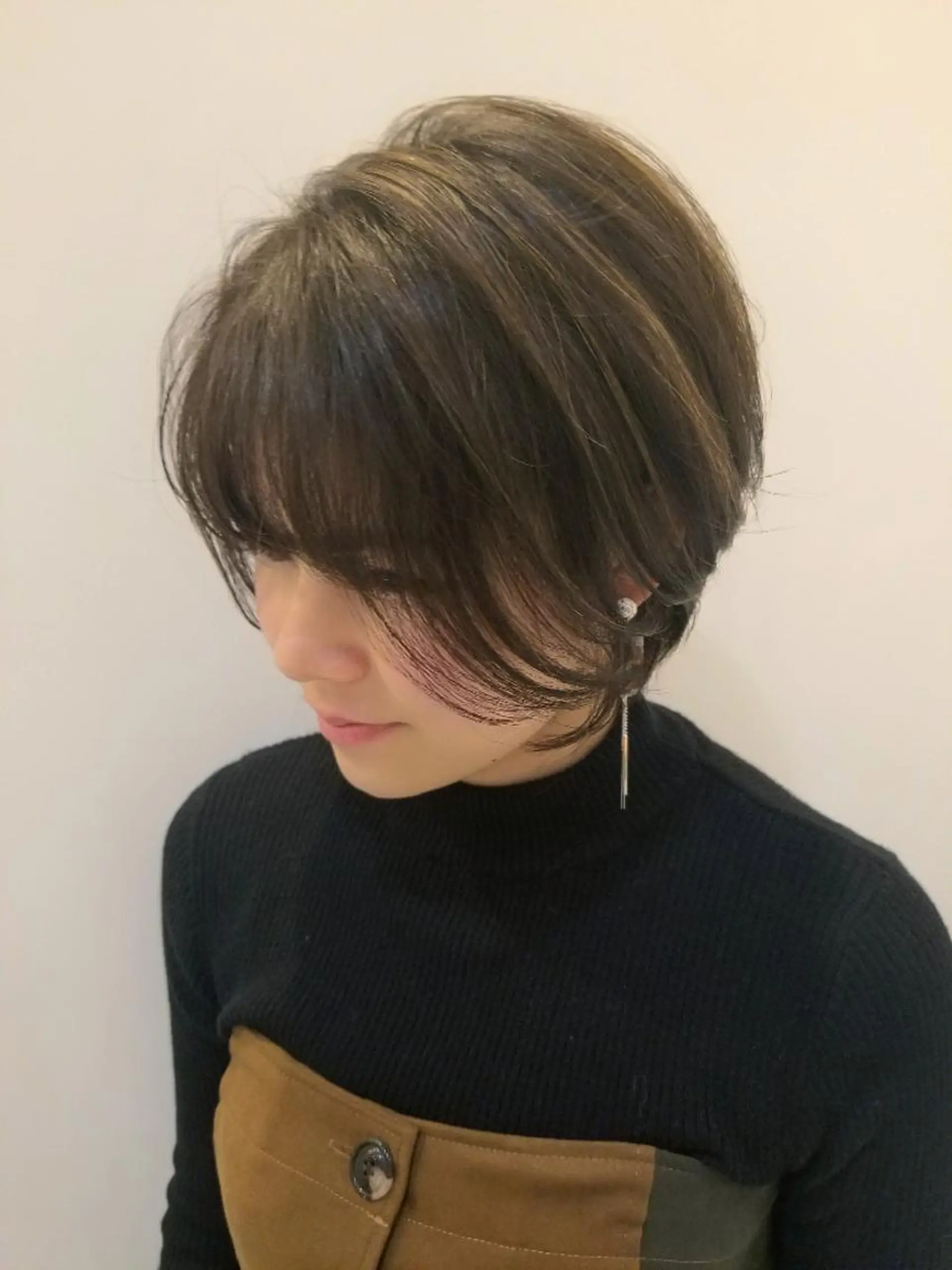 ショート カラー ハイライトカラー ハイライト ショートヘア シールエクステ♦️ レイヤー♦️福田晃大のヘアスタイル