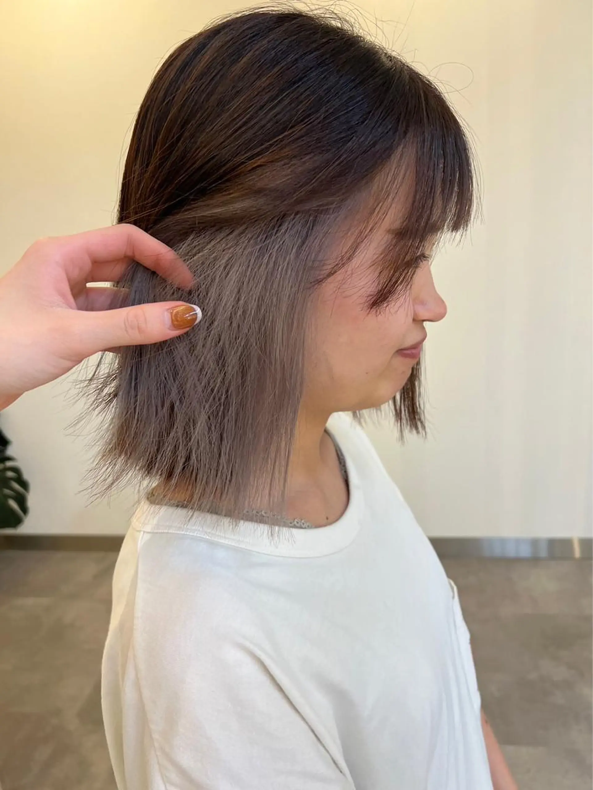 ミディアム カラー ブリーチ グレージュ 丸田 美沙希のヘアスタイル