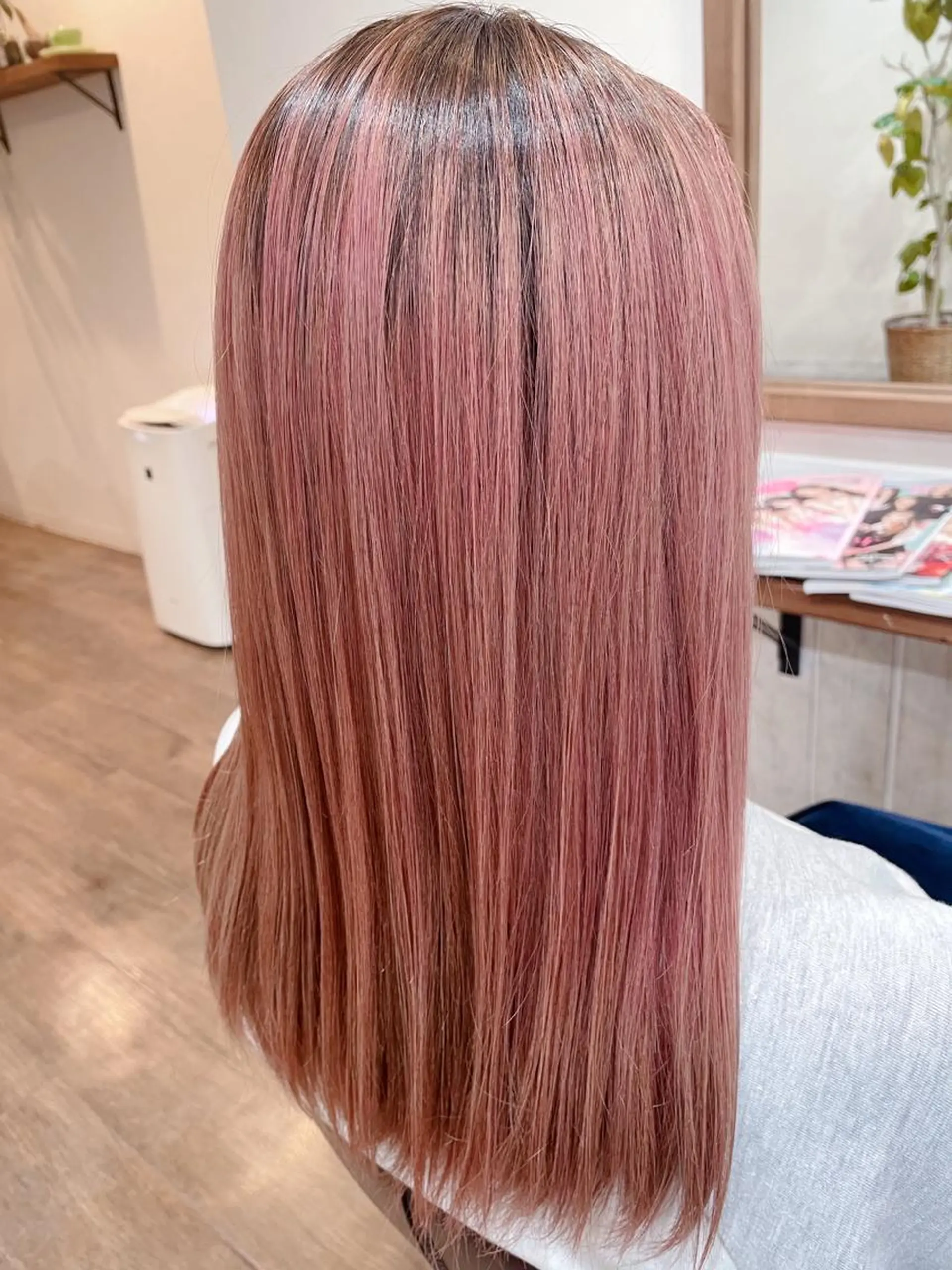 セミロング カラー 塩崎 明菜のヘアスタイル