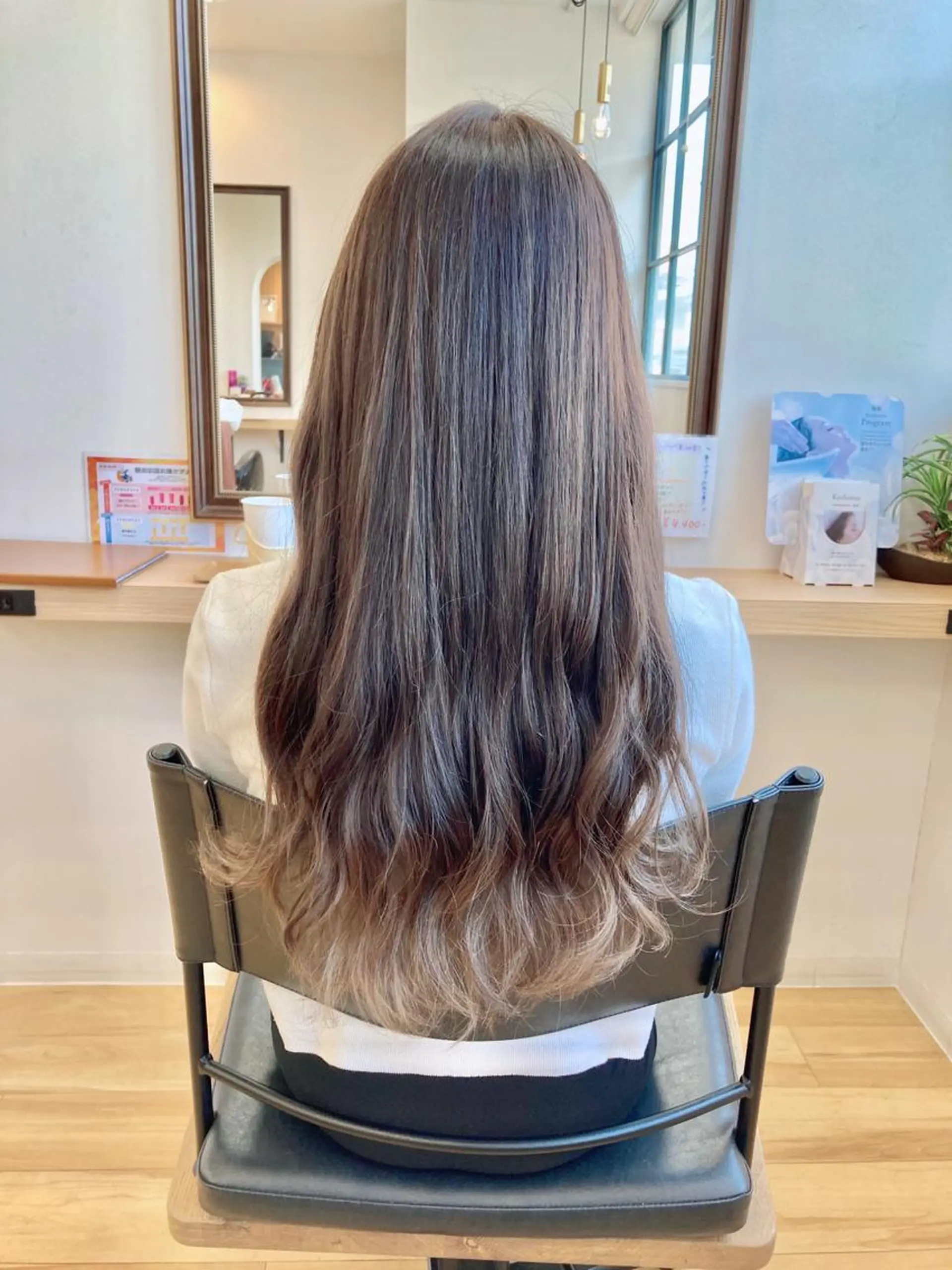 ロング カラー ブリーチ グラデーションカラー グレージュ 髪質改善 ヘアカラー トリートメント 大野 まゆのヘアスタイル