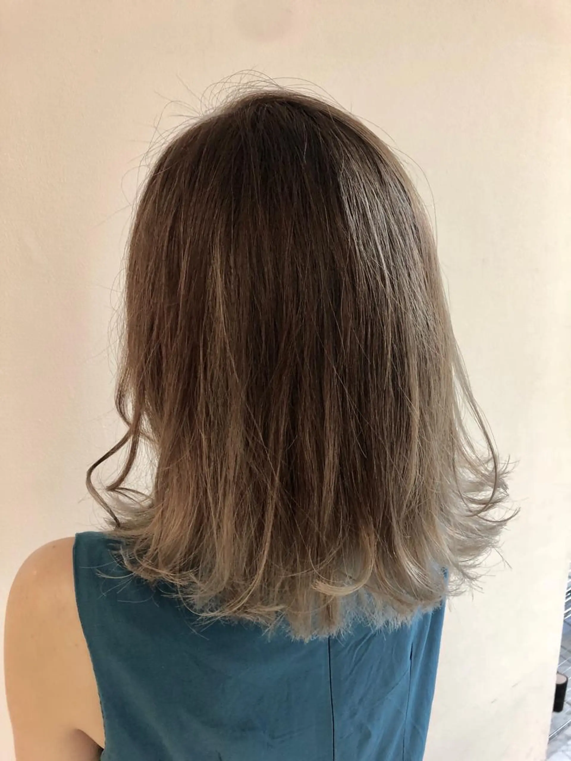 ミディアム アッシュ ハイライト attrait アトレ 梅田店所属・田村拓巳 韓国風、髪質改善のヘアスタイル