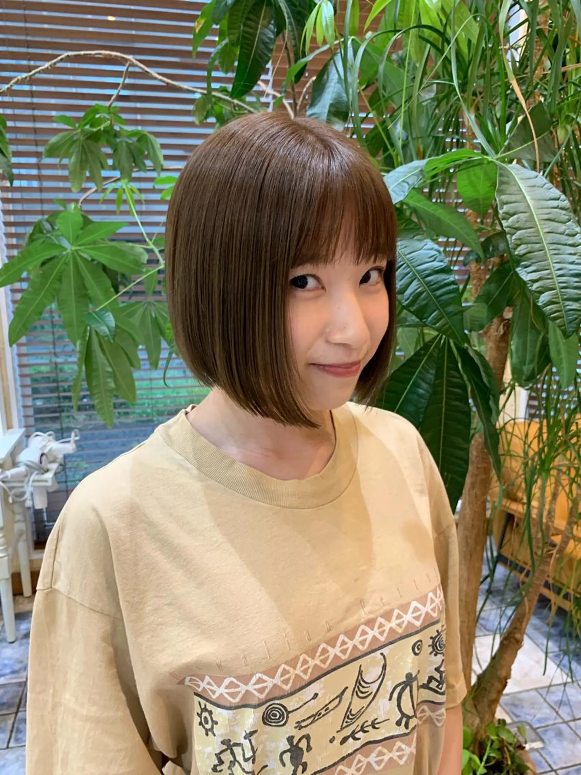 ショート カラー アッシュ アッシュグレー アッシュグレージュ グレージュ ボブ longtemps所属・カワサキ マホのヘアスタイル